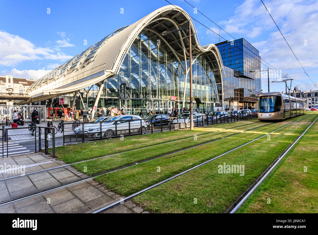 Frankreich, Loiret, Orleans, der Bahnhof und die Straßenbahn Stockfoto
