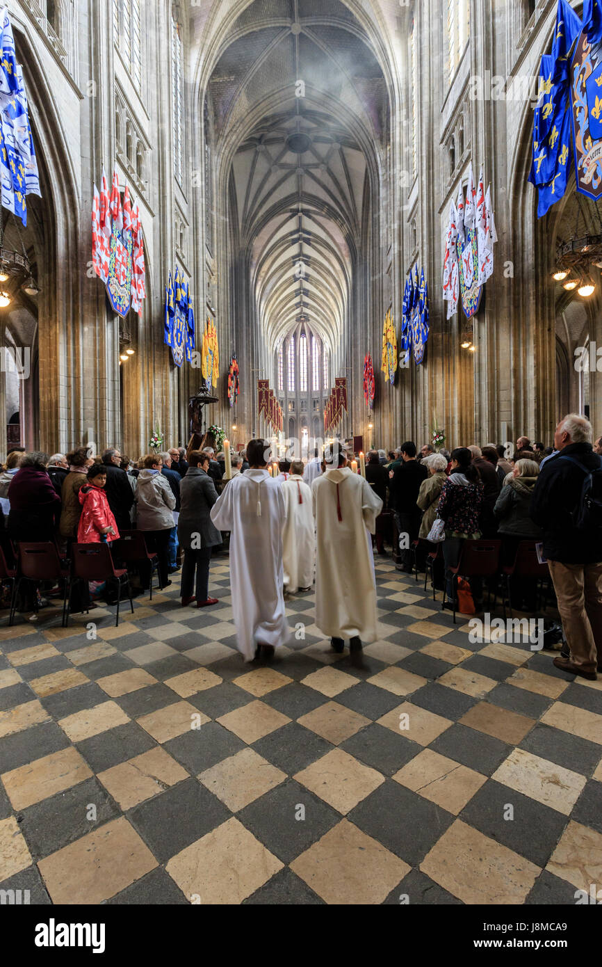 Frankreich, Loiret, Orleans, Sainte Croix Kathedrale von Orleans, Masse 8.Mai zu Ehren Jeanne d ' Arc während der Feierlichkeiten der Jeanne d ' Arc Stockfoto