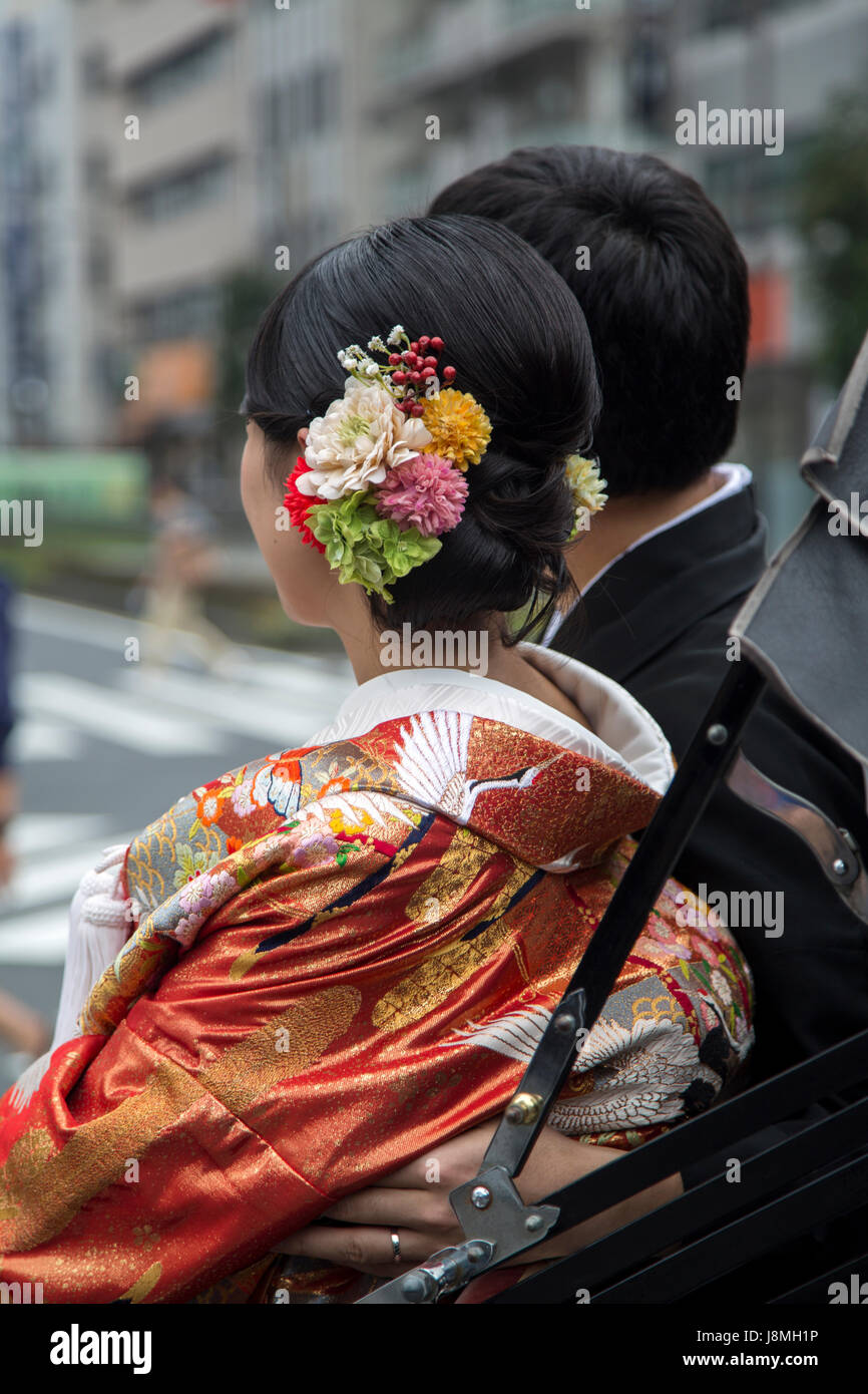 TOKYO, JAPAN - 3. Oktober 2016: Nicht identifizierten Personen Reiten auf Rikscha im Bezirk Asakusa in Tokyo, Japan. Rikschas sind vermutlich haben erfunden wurde Stockfoto