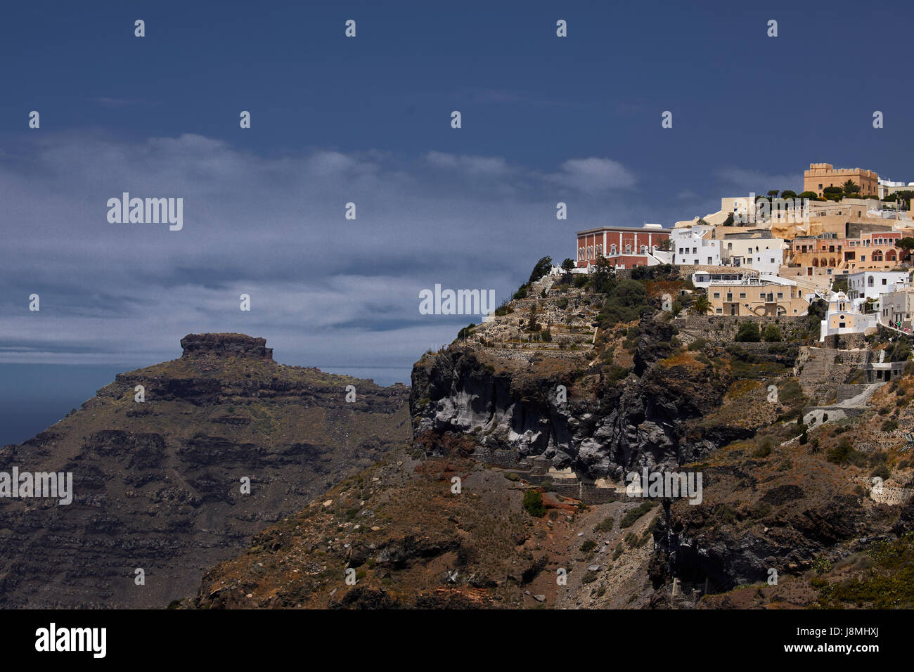 Vulkanische griechische Insel Santorin eine der Kykladen im Ägäischen Meer. Fira, die Hauptstadt der Insel Stockfoto