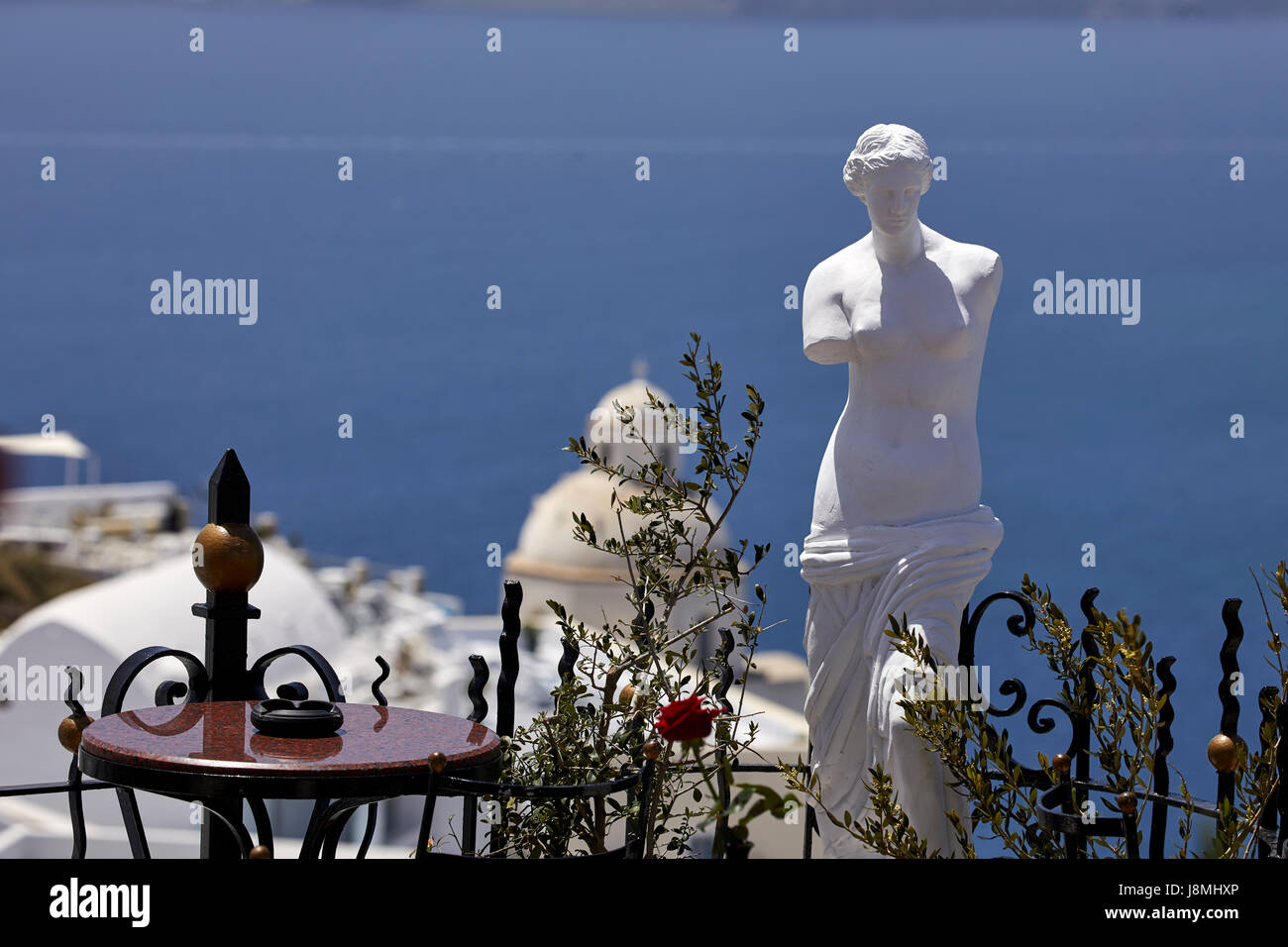 Vulkanische griechische Insel Santorin eine der Kykladen im Ägäischen Meer. Fira, die Hauptstadt der Insel Stockfoto