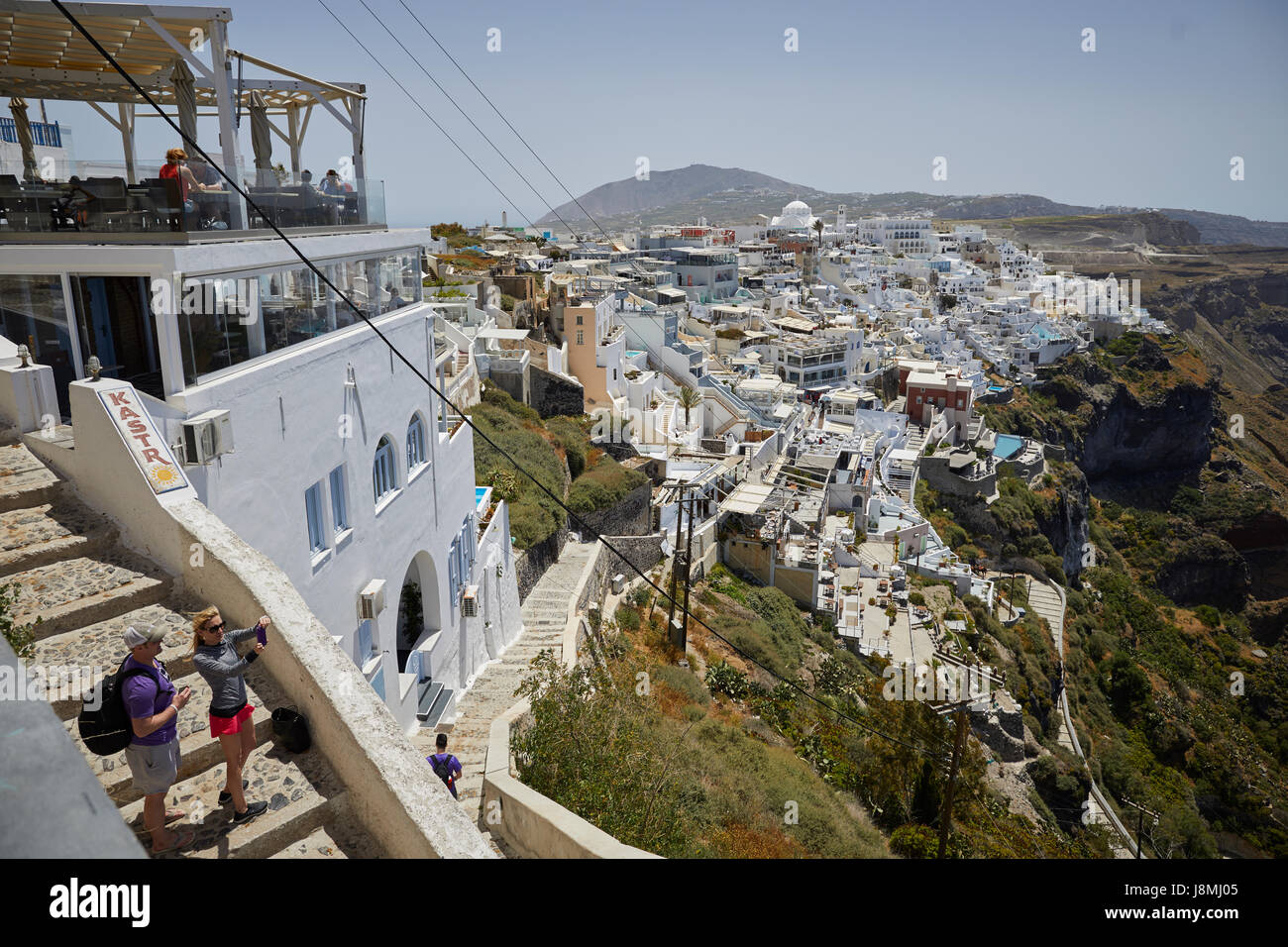 Vulkanische griechische Insel Santorin eine der Kykladen im Ägäischen Meer. Fira, die Hauptstadt der Insel Stockfoto