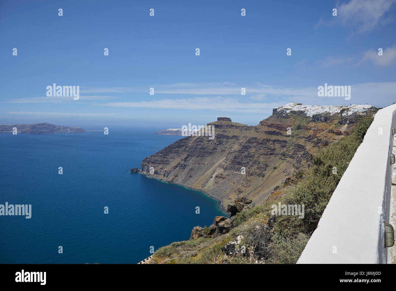 Vulkanische griechische Insel Santorin eine der Kykladen im Ägäischen Meer. Fira, die Hauptstadt der Insel Stockfoto