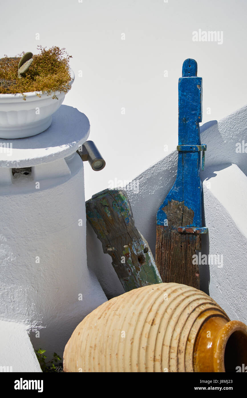 Vulkanische griechische Insel Santorin eine der Kykladen im Ägäischen Meer. Fira Islands Hauptstadt Hotel schmückenden Details Stockfoto
