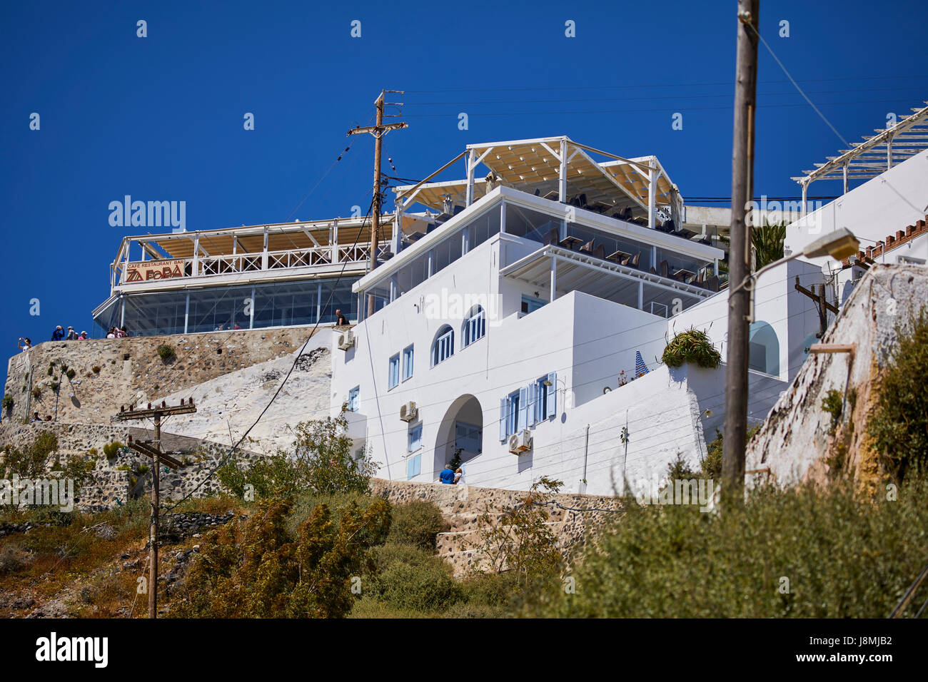 Vulkanische griechische Insel Santorin eine der Kykladen im Ägäischen Meer. Fira die Inseln Hauptstadt Restaurants Stockfoto