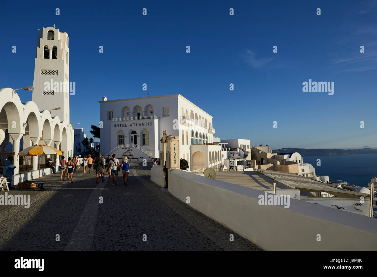 Vulkanische griechische Insel Santorin eine der Kykladen im Ägäischen Meer. Fira, die Hauptstadt der Insel Hotel Atlantis Stockfoto
