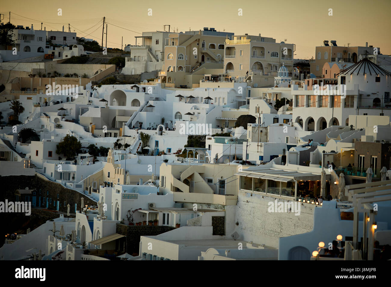 Vulkanische griechische Insel Santorin eine der Kykladen im Ägäischen Meer. Fira Hauptstadt der Insel. Stockfoto