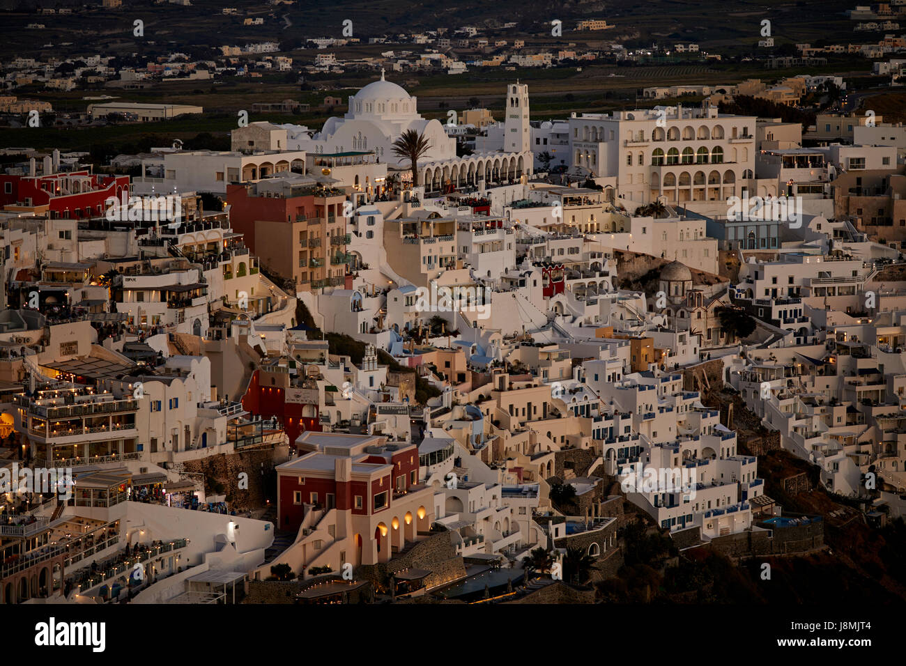 Vulkanische griechische Insel Santorin eine der Kykladen im Ägäischen Meer. Fira Stadtbild Hauptstadt der Insel. Stockfoto