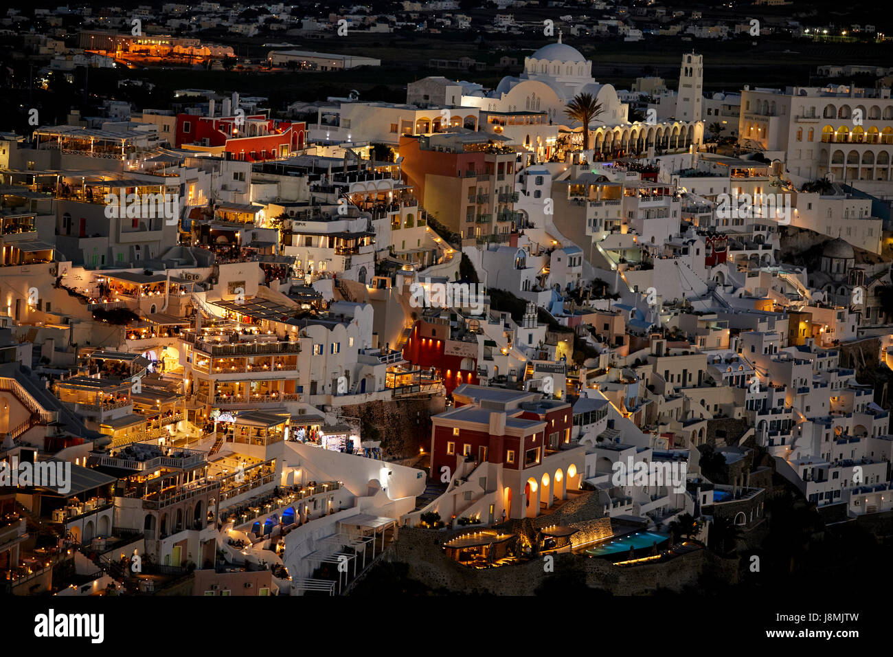 Vulkanische griechische Insel Santorin eine der Kykladen im Ägäischen Meer. Fira Stadtbild Hauptstadt der Insel. Stockfoto