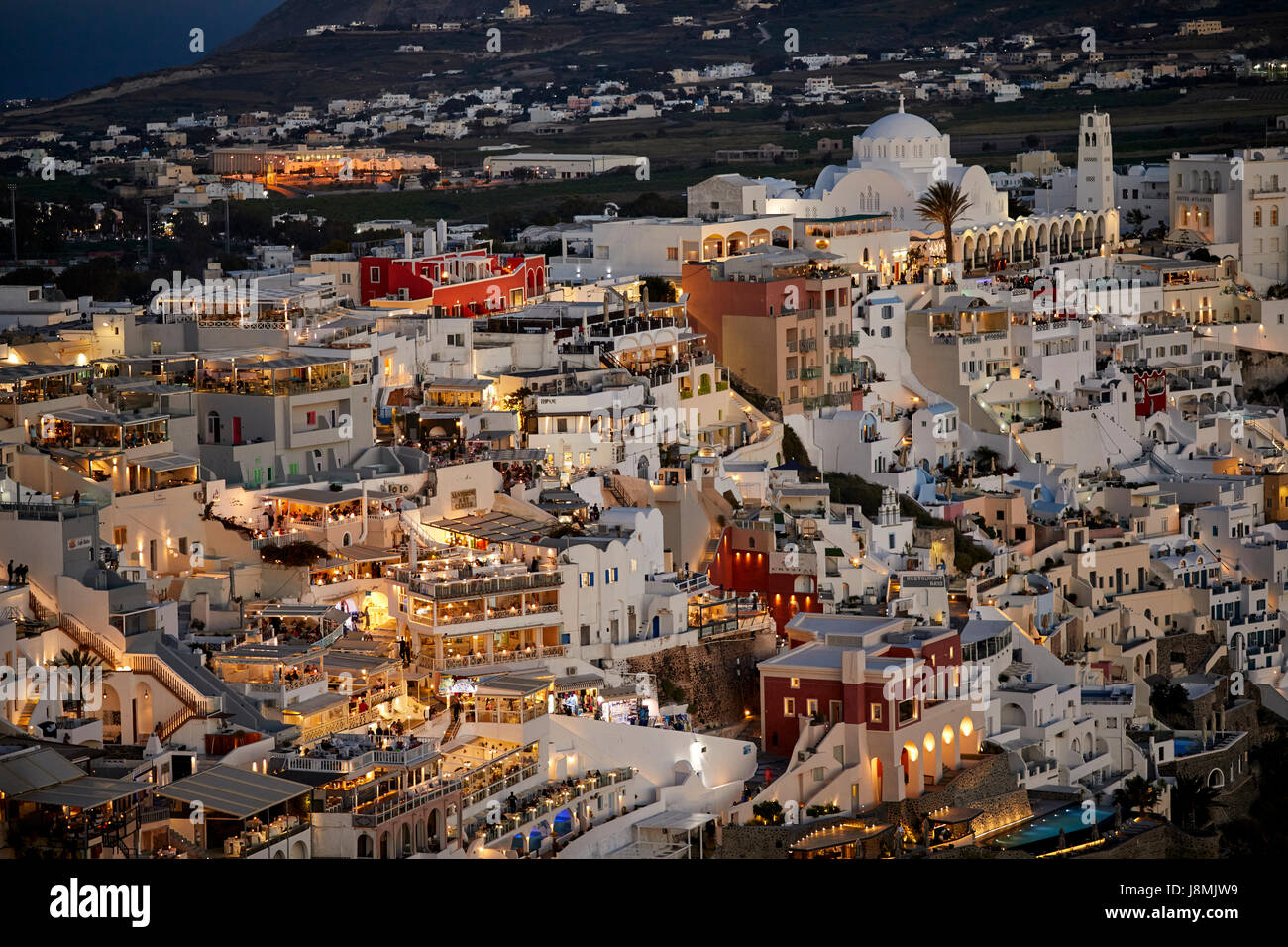 Vulkanische griechische Insel Santorin eine der Kykladen im Ägäischen Meer. Fira Stadtbild Hauptstadt der Insel. Stockfoto