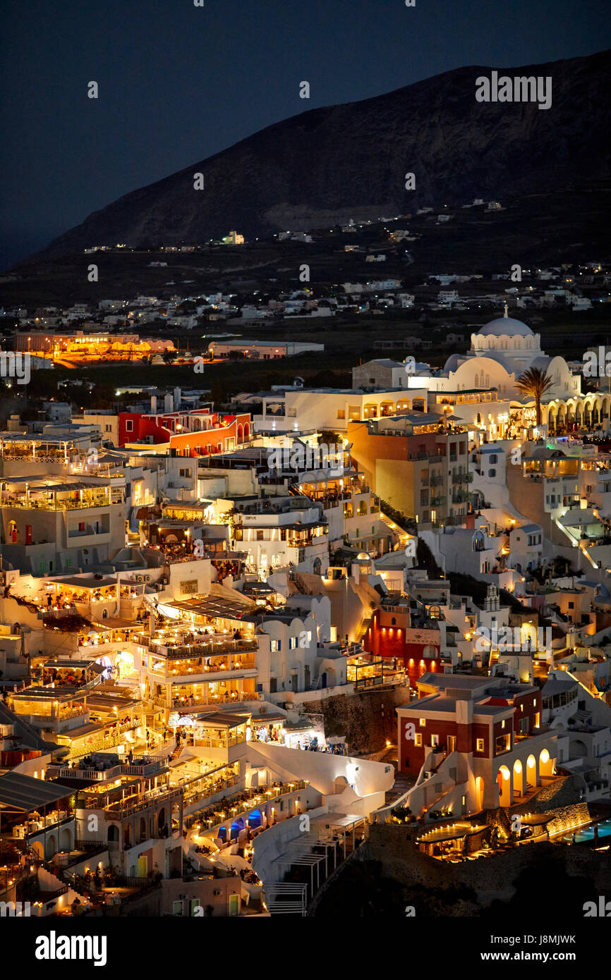 Vulkanische griechische Insel Santorin eine der Kykladen im Ägäischen Meer. Fira Stadtbild Hauptstadt der Insel. Stockfoto