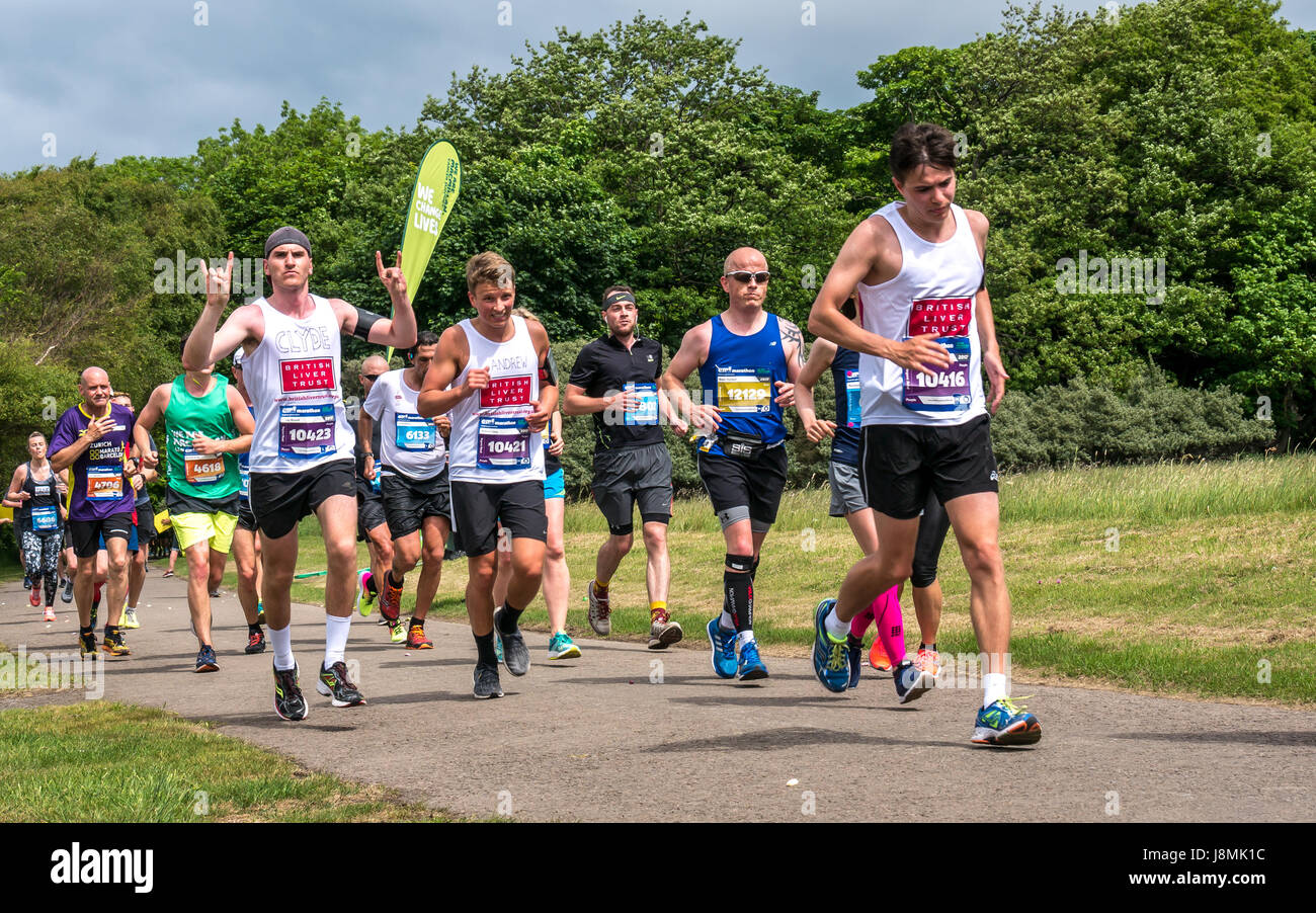 Läufer beim Edinburgh Marathon Festival 2017 in Gosford Estate, East Lothian, Schottland, UK mit Wohltätigkeitsläufern für British Liver Trust Stockfoto