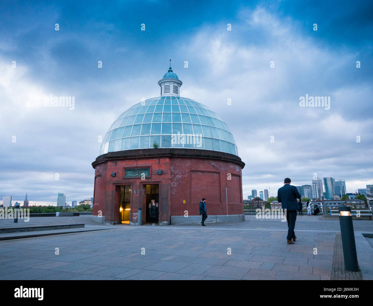 Der Greenwich-Fußgängertunnel verbindet Fußgängerverkehr aus dem Norden (Londons Isle of Dogs) und Südufer - Greenwich) der Themse Stockfoto