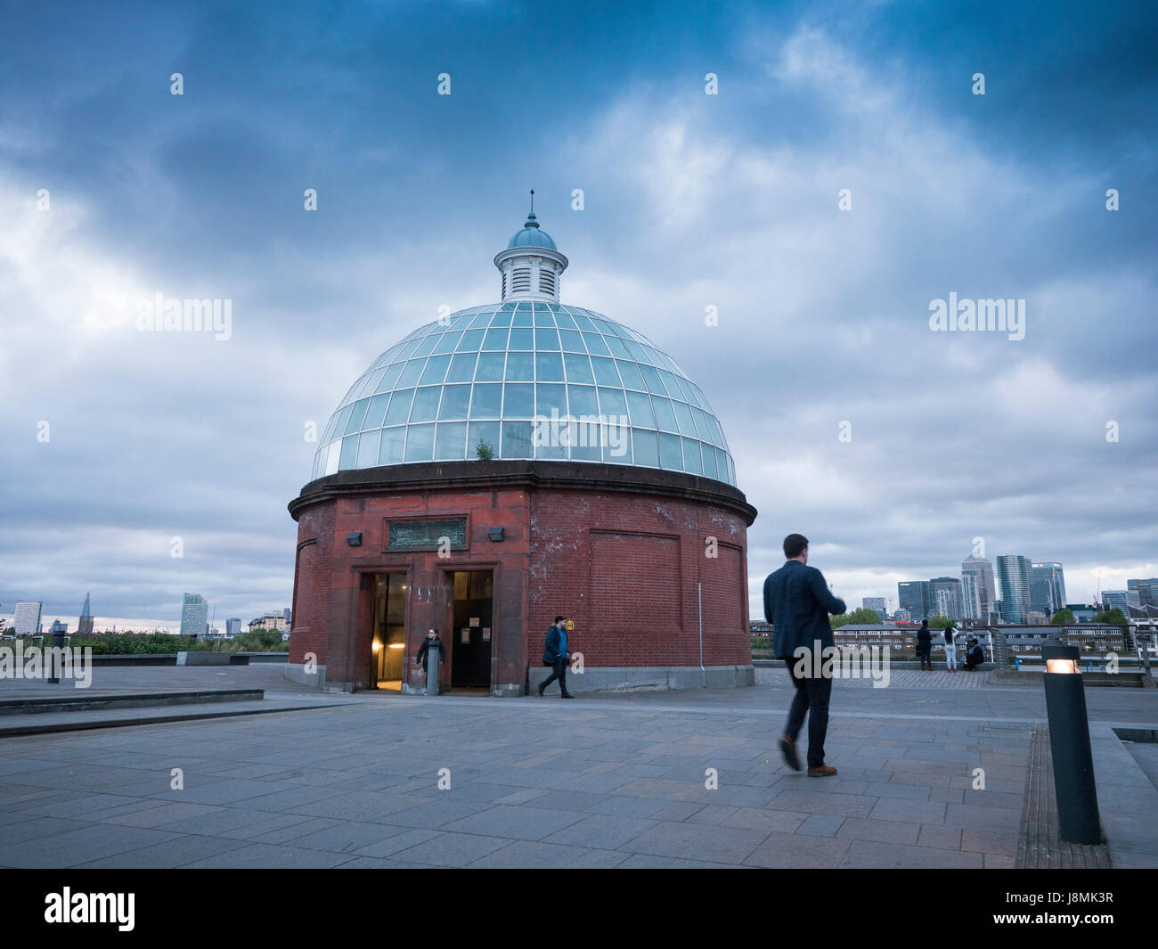 Der Greenwich-Fußgängertunnel verbindet Fußgängerverkehr aus dem Norden (Londons Isle of Dogs) und Südufer - Greenwich) der Themse Stockfoto