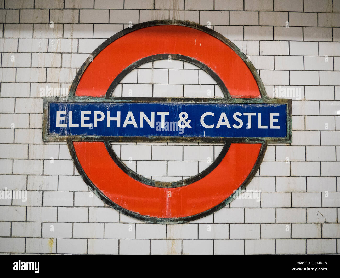 Elefant & Burg Station auf London, England unterirdische u-Bahn Zug Versandverfahren oder -The Tube. Stockfoto