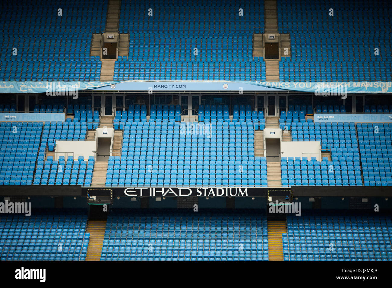 Manchester City Etihad Stadium posh Sitze mit rundes Logo. Stockfoto