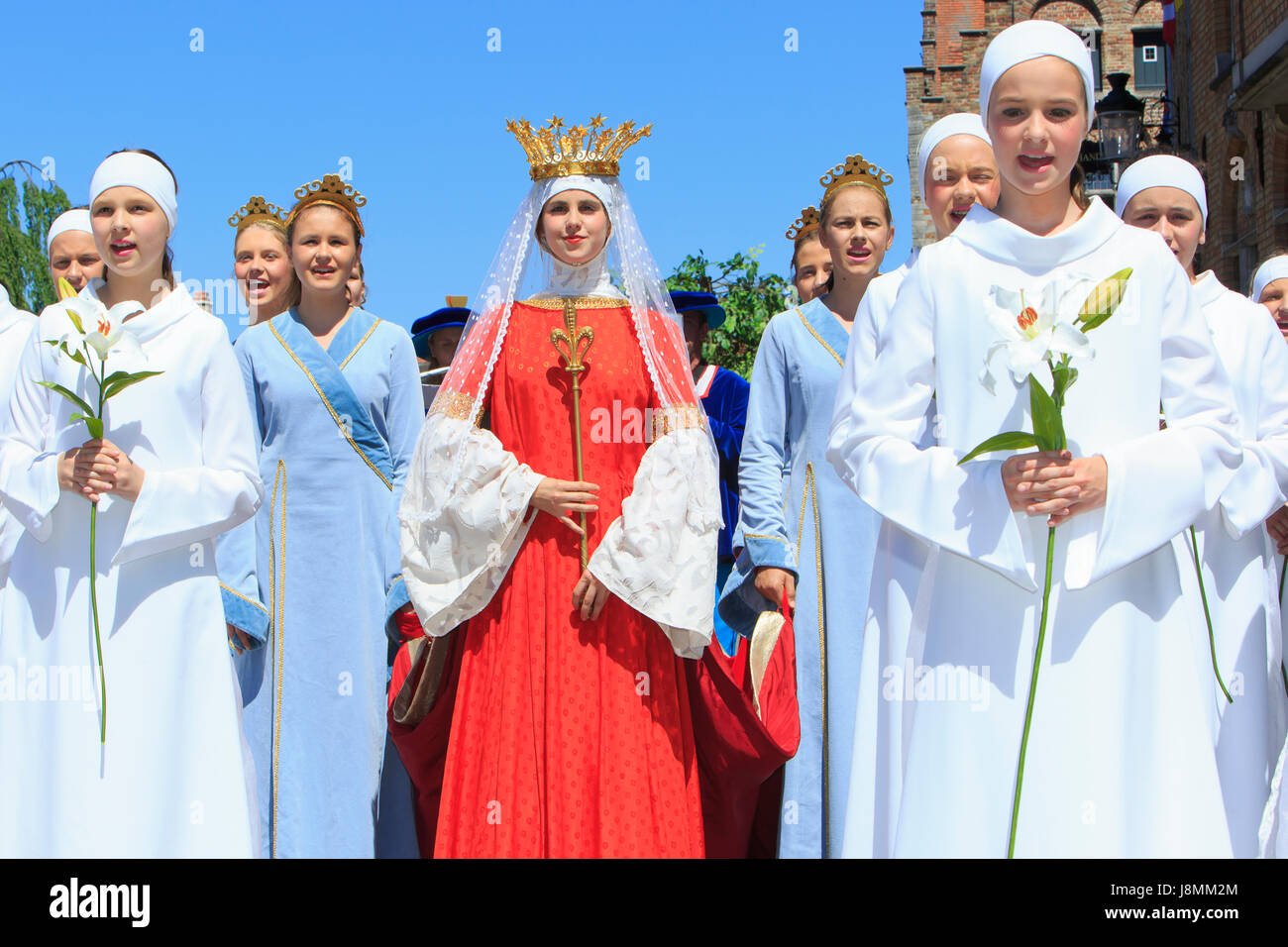 Die Jungfrau Maria (Mutter Jesu) während der Prozession des Heiligen Blutes in Brügge, Belgien Stockfoto