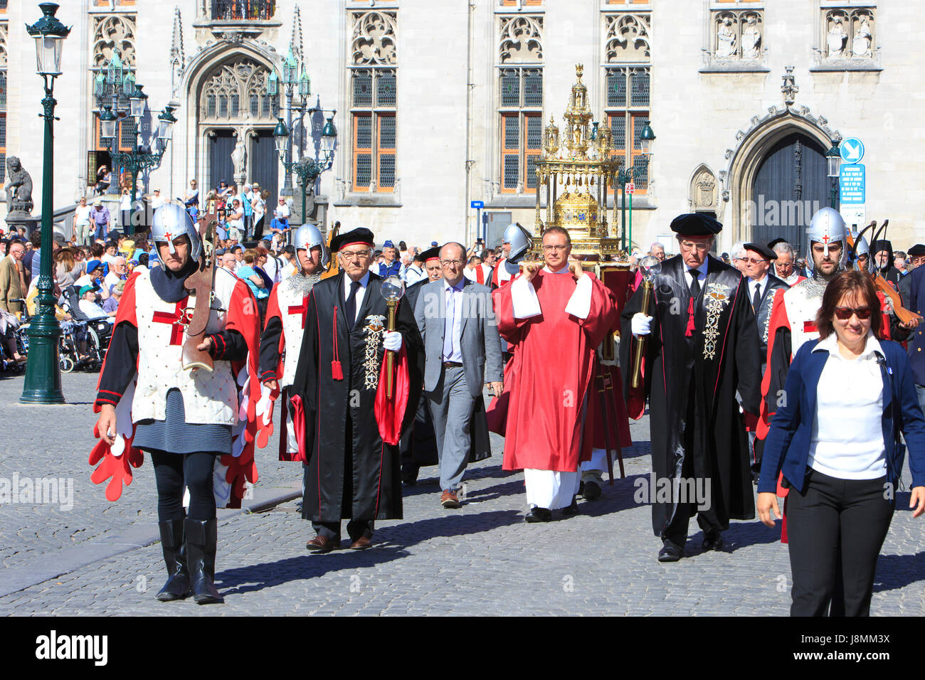 Die Chasse der Basilika des Heiligen Blutes enthält das Blut von Jesus Christus während der Prozession des Heiligen Blutes in Brügge, Belgien Stockfoto