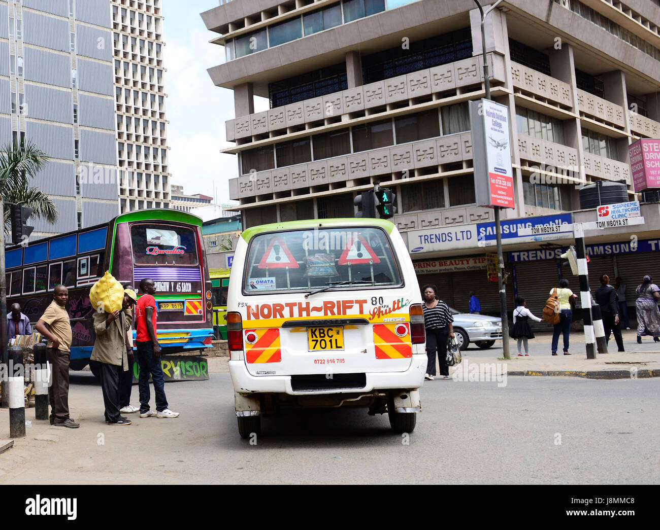 Die öffentlichen Verkehrsmittel in der Innenstadt von Nairobi, Kenia. Stockfoto