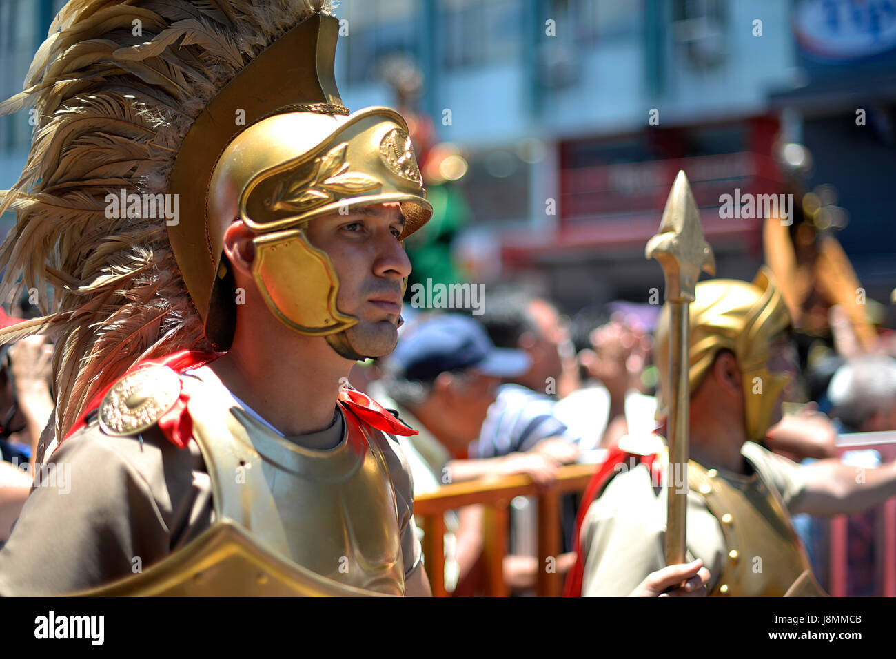 Schauspieler spielen römische Soldaten marschieren in die 2014 Karfreitagsprozession in San José, Costa Rica. Stockfoto