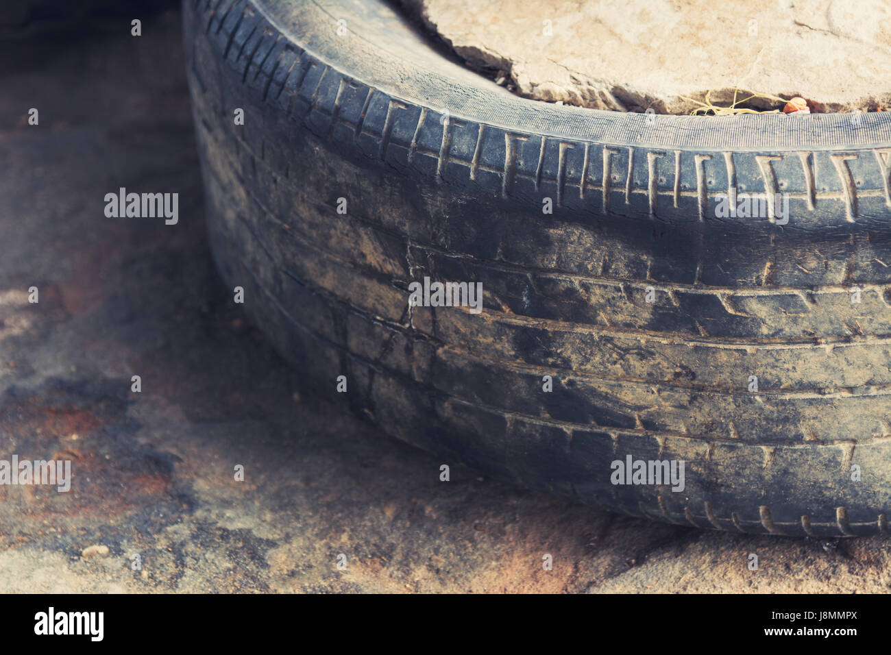 Selektiven Fokus alten Reifen schmutzig verwendet Reifen Stockfoto