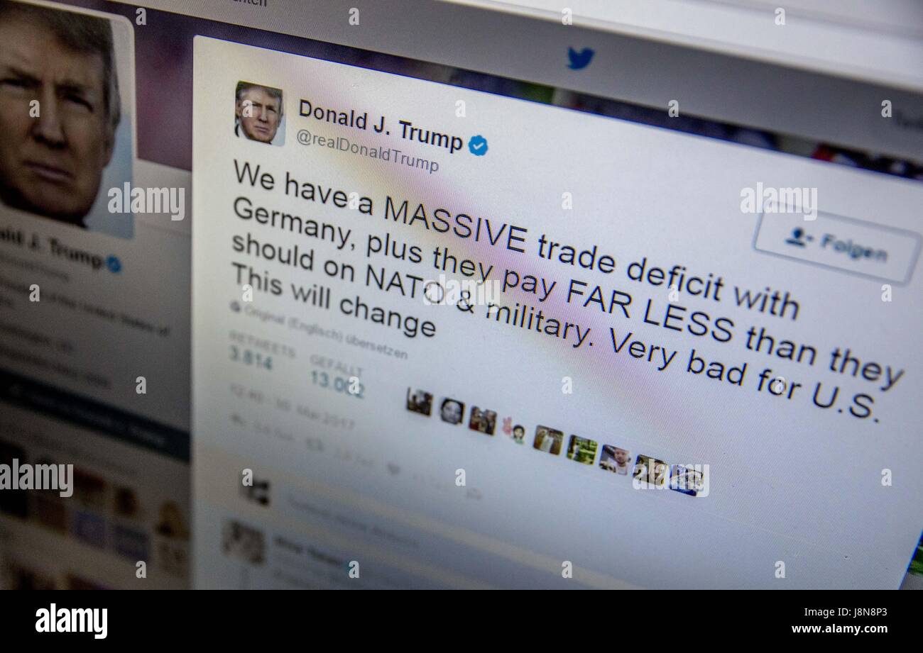 Ein Tweet von US-Präsident Donald Trump, fotografiert bei den Kurznachrichtendienst Twitter in Berlin, Deutschland, 30. Mai 2017. Trump schreibt "Wir haben eine MASSIVE Handelsdefizit mit Deutschland, plus sie zahlen weitaus weniger, als sie auf NATO & Militär sollte. Sehr schlecht für die USA Dies wird sich ändern ". Foto: Michael Kappeler/dpa Stockfoto