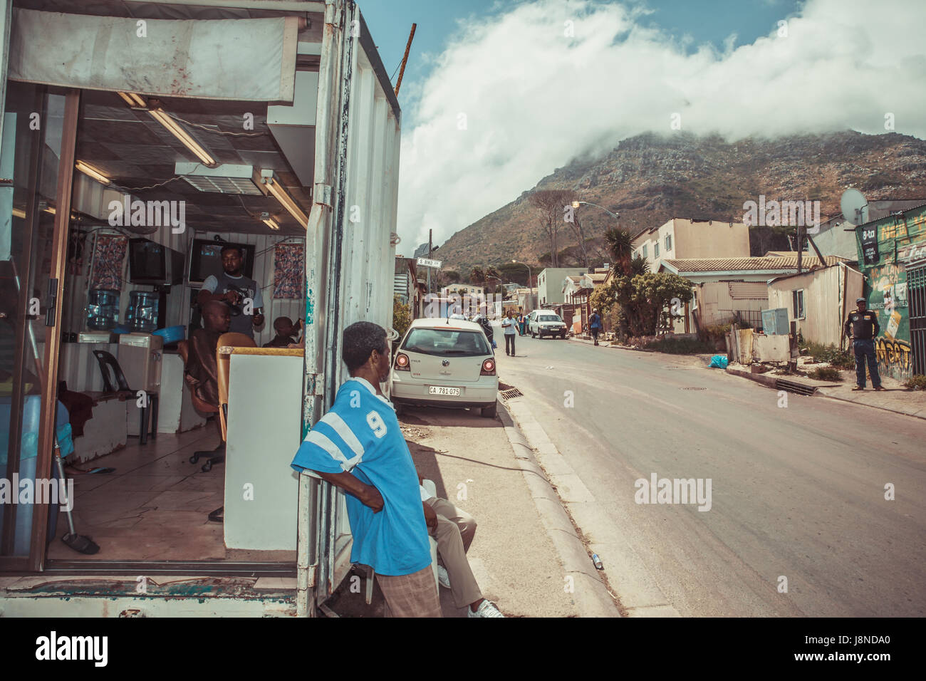 Südafrika - 30. Januar 2015: Rundgang durch die Imizamu Yethu Township Houtbay in der Nähe von Kapstadt Stockfoto