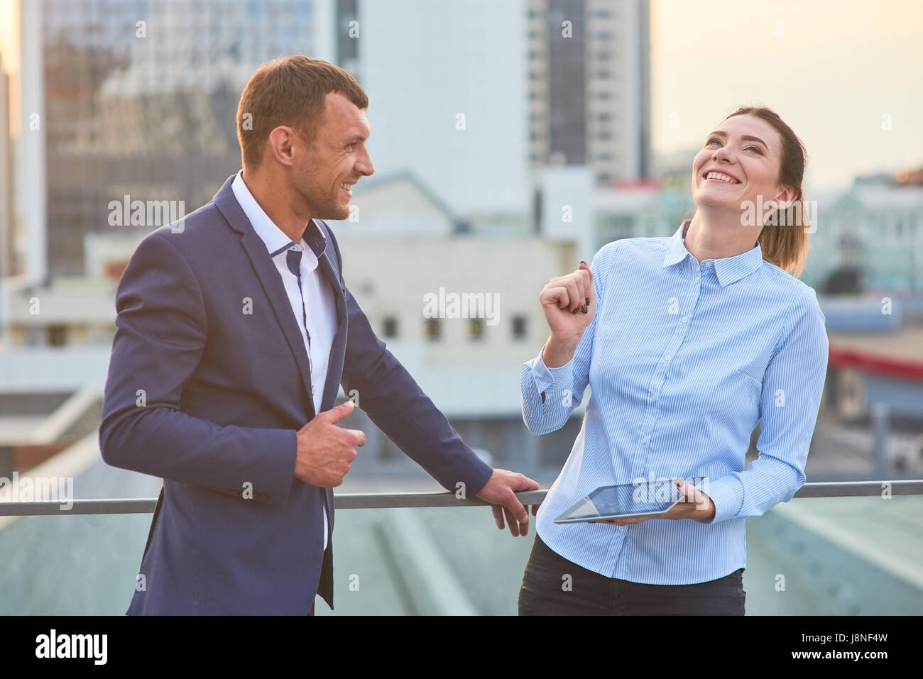 Glückliche Unternehmen paar. Stockfoto