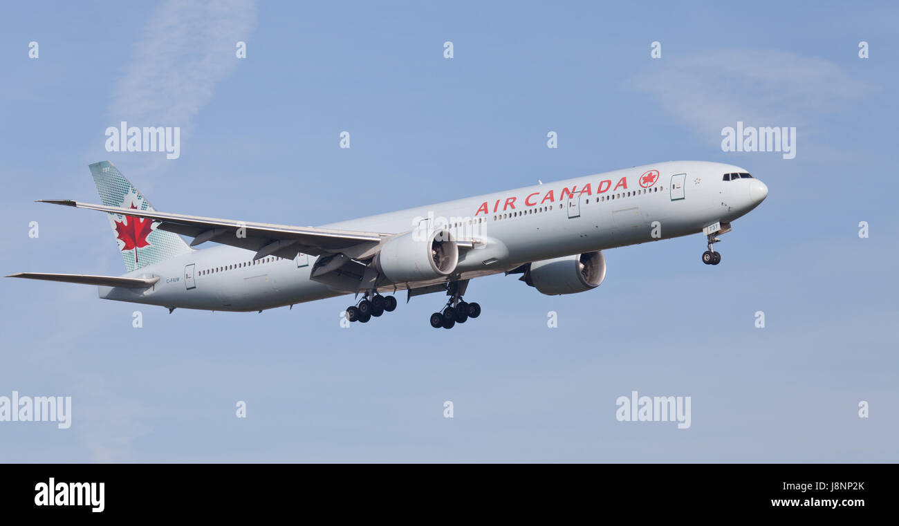 Air Canada Boeing 777 C-FIUW im Endanflug auf den Flughafen London-Heathrow LHR Stockfoto