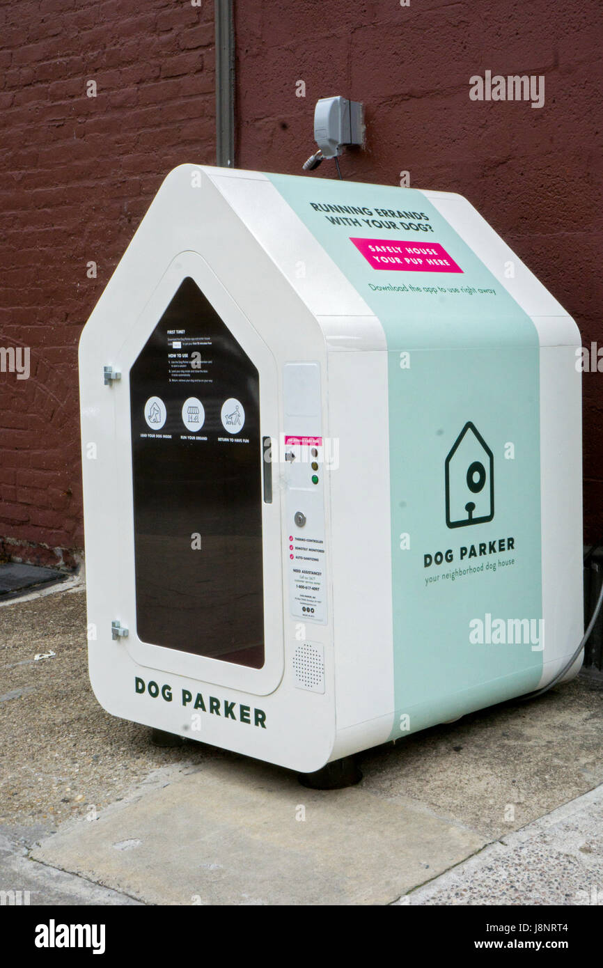 Ein Hund Parker, ein Ort, um einen Hund zu halten, während die Besitzer Geschäfte. In Cobble Hill, Brooklyn, New York City. Stockfoto