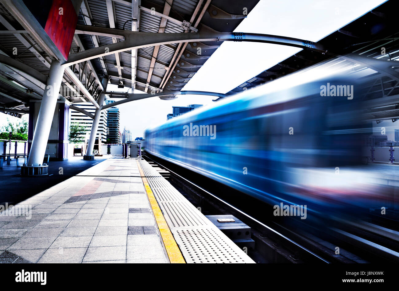 Konzept, Thailand, Bangkok, Skytrain Station Bürgersteig zu reisen. Eisenbahnwagen Stockfoto