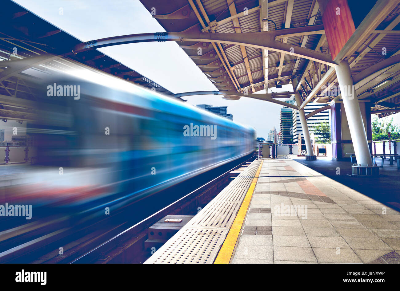 Konzept, Thailand, Bangkok, Skytrain Station Bürgersteig zu reisen. Eisenbahnwagen Stockfoto