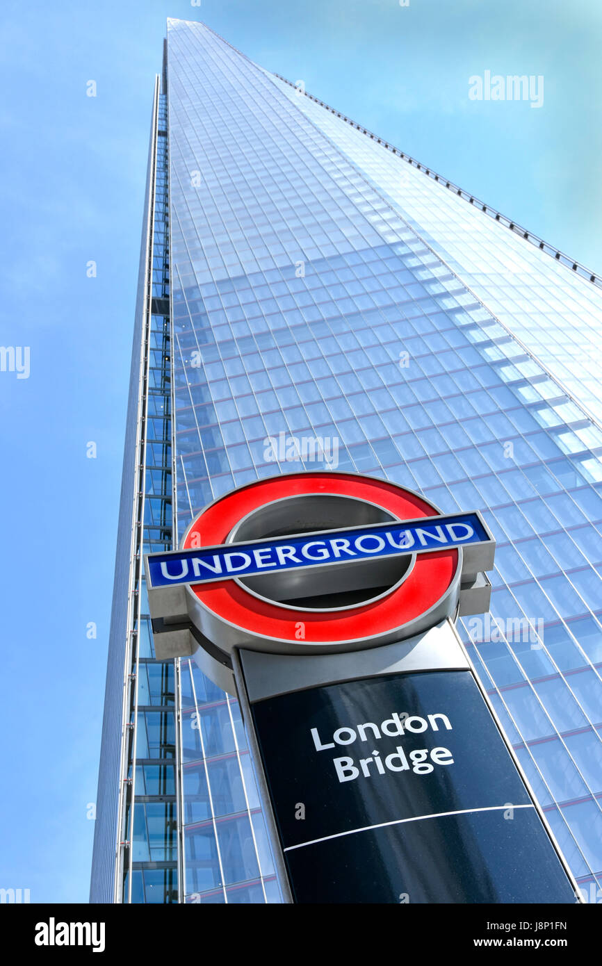 London Brücke u-Bahnstation Rondell unterzeichnen vor Shard Wahrzeichen Wolkenkratzer alle Teil der London Bridge Quartal Entwicklung Southwark UK Stockfoto