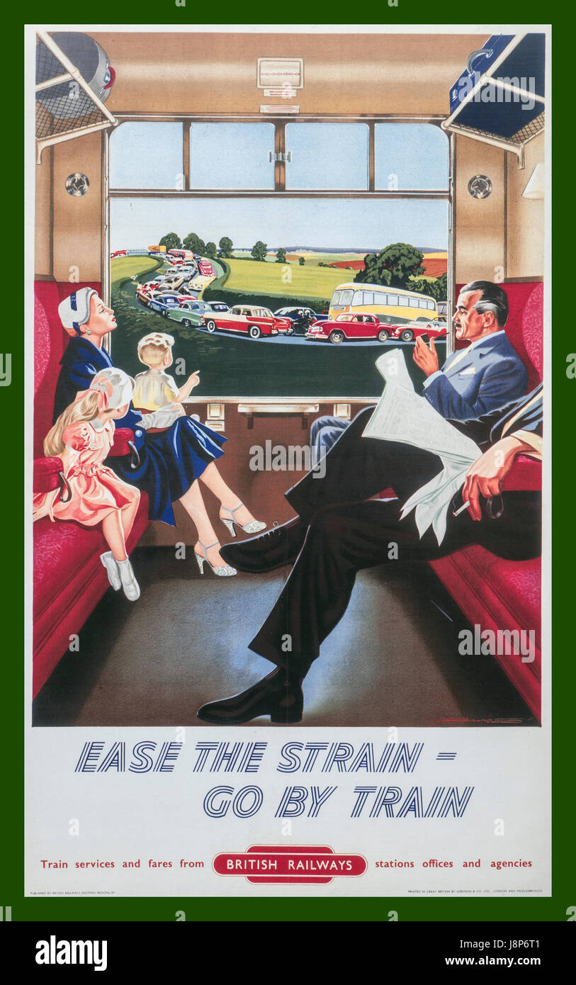 Poster der British Railways im Retro-Stil der 50er Jahre zeigt ruhige, entspannte Familien-Zugpassagiere mit Blick durch das Wagenfenster zum Stau im Hintergrund und der Werbezeile „Ease the Strain Go by Train“ Stockfoto