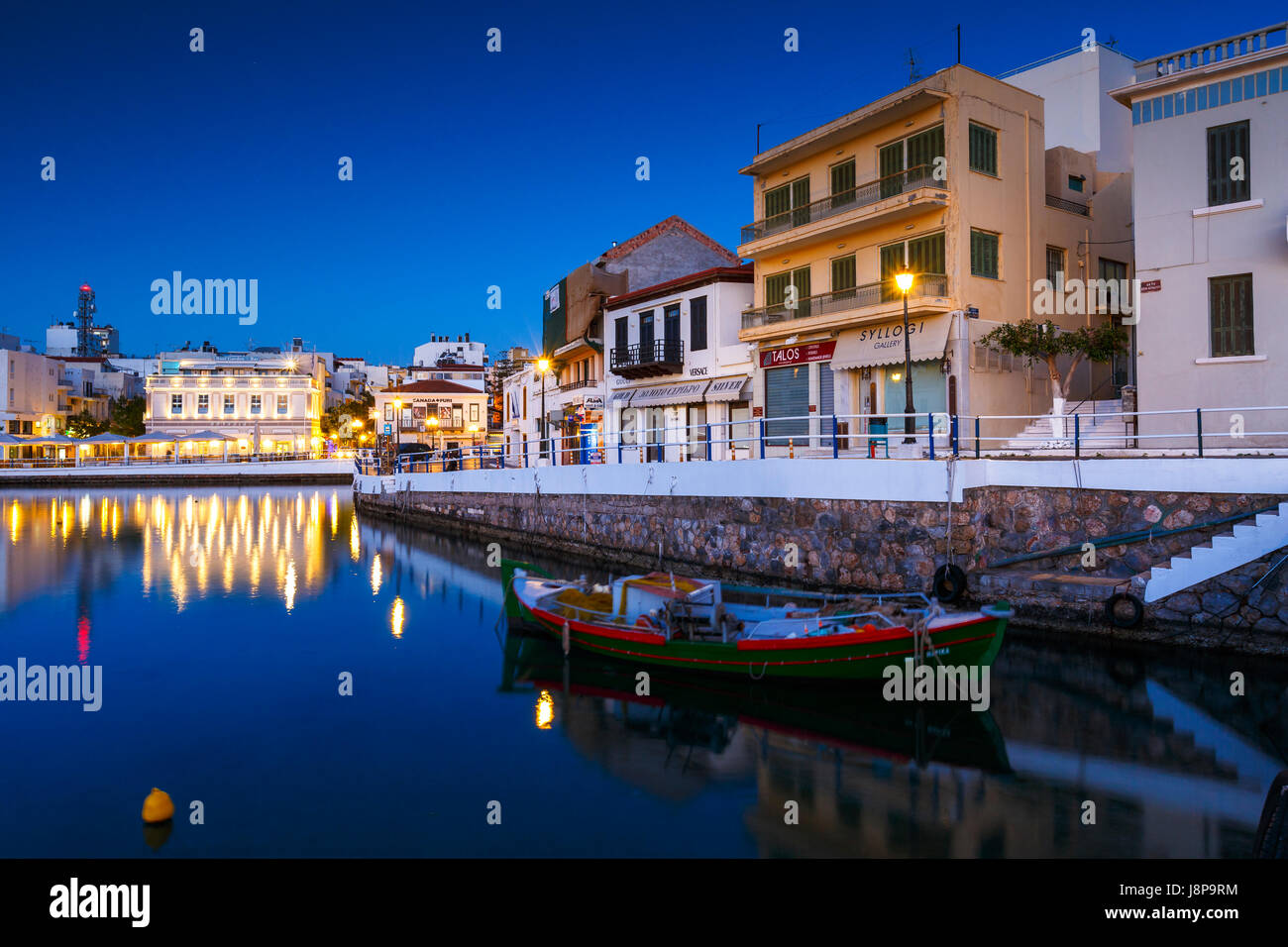 Blick auf Agios Nikolaos und seinem Hafen, Kreta, Griechenland. Stockfoto