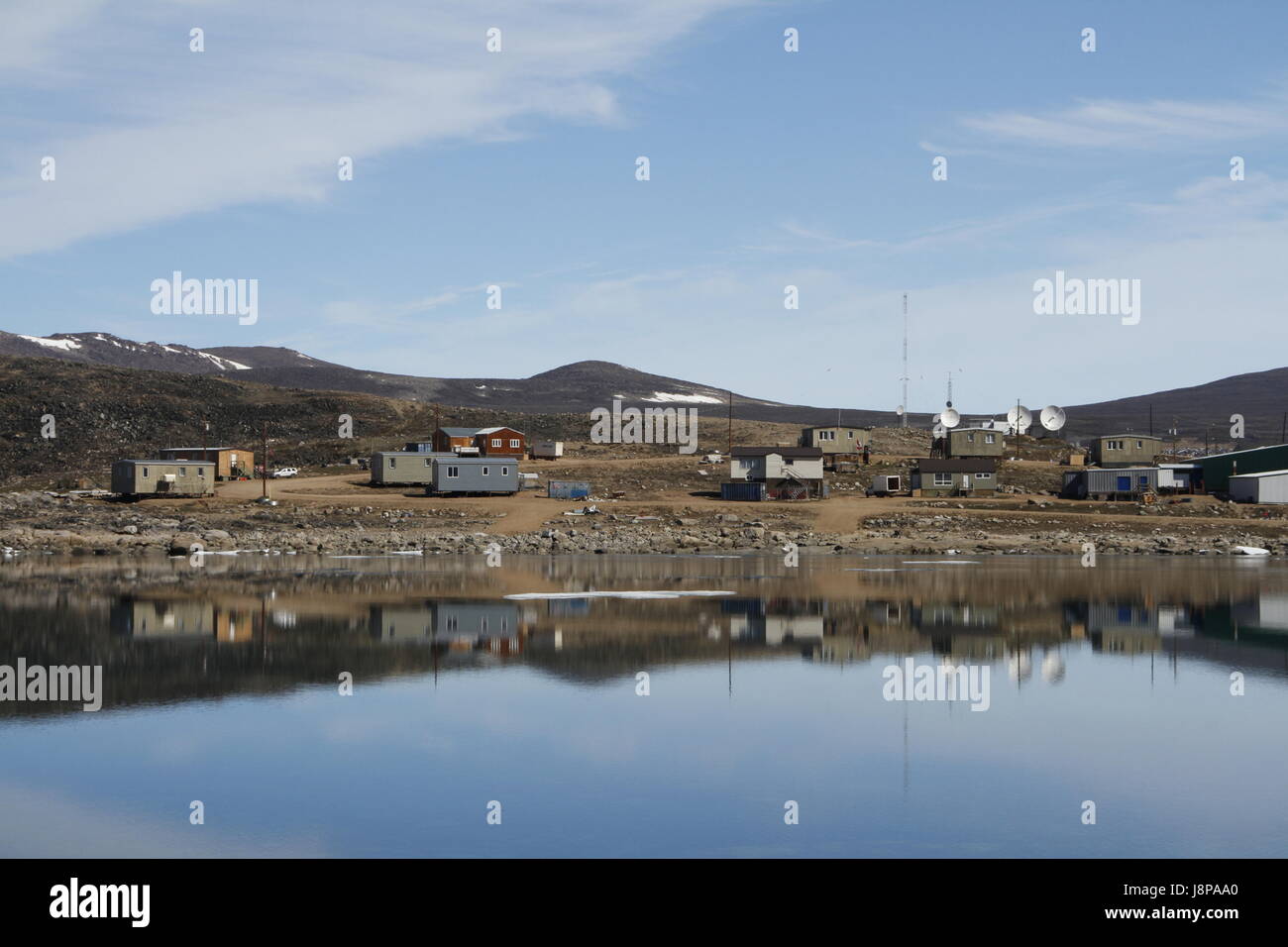 Blick auf die Gemeinde von Qikiqtarjuaq Broughton Insel, Nunavut, Kanada Stockfoto