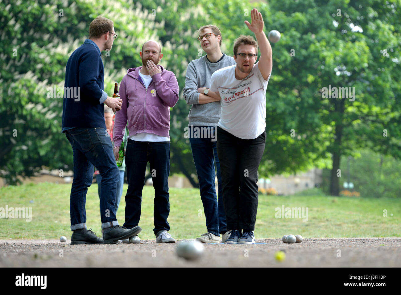 Boule in London. Menschen spielen Boule in Vauxhall Park, London. Stockfoto
