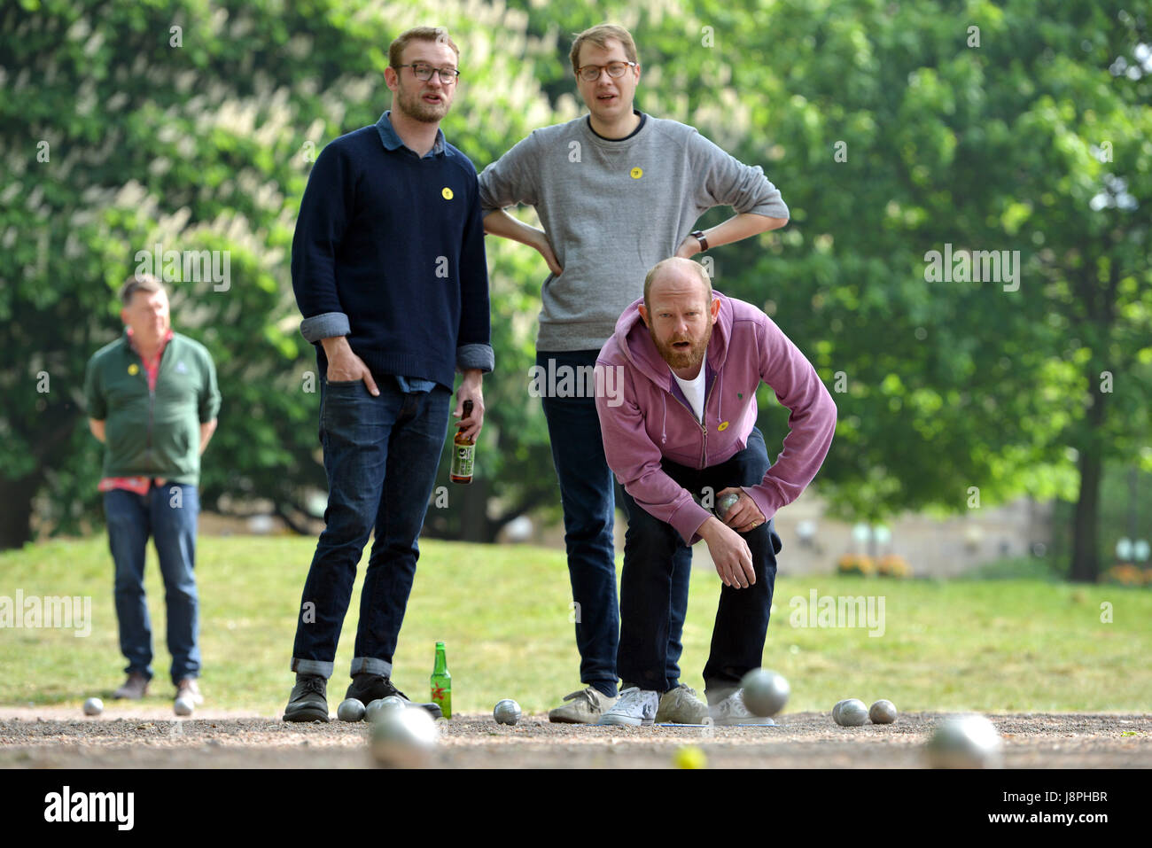 Boule in London. Menschen spielen Boule in Vauxhall Park, London. Stockfoto