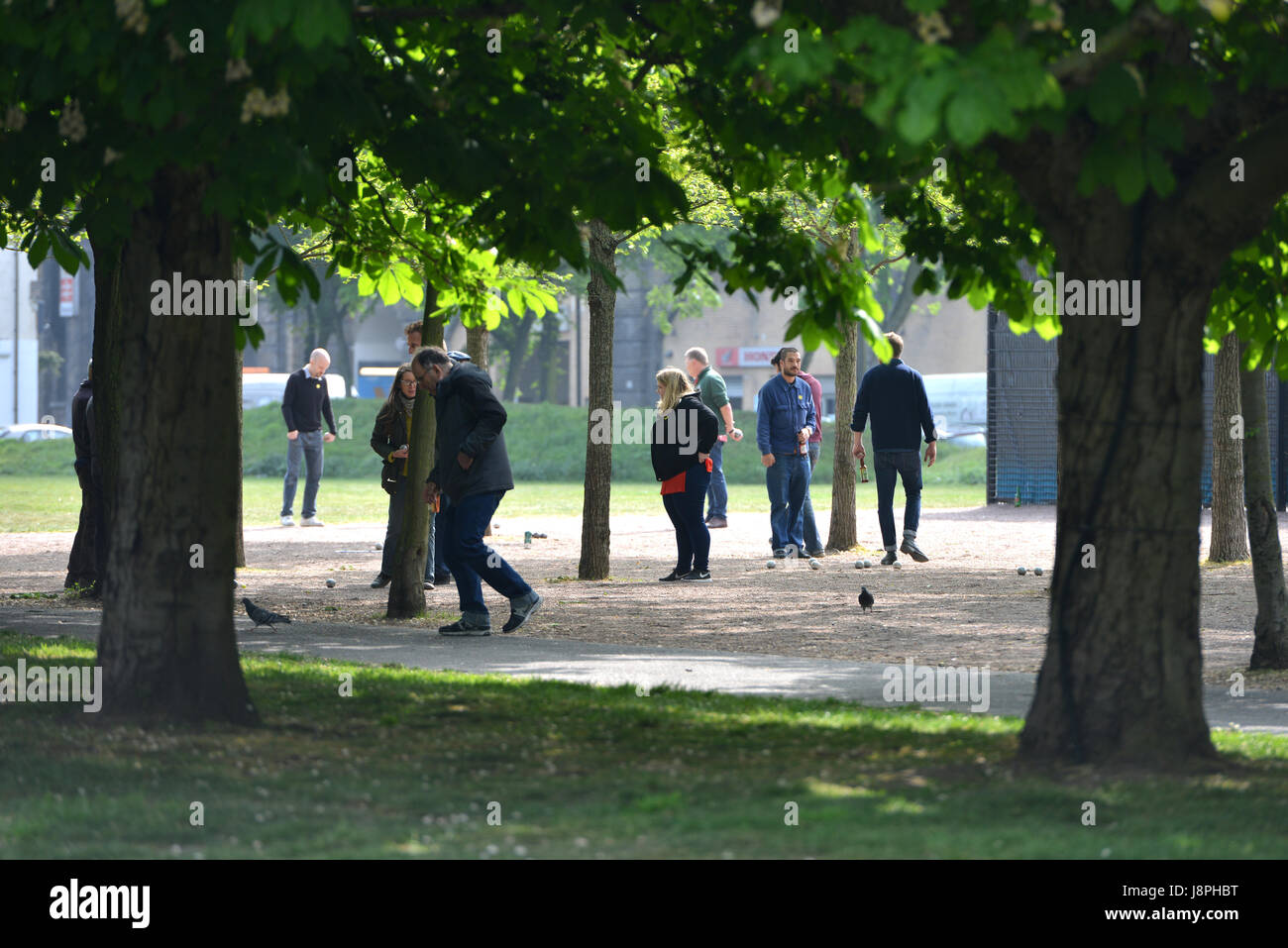 Boule in London. Menschen spielen Boule in Vauxhall Park, London. Stockfoto