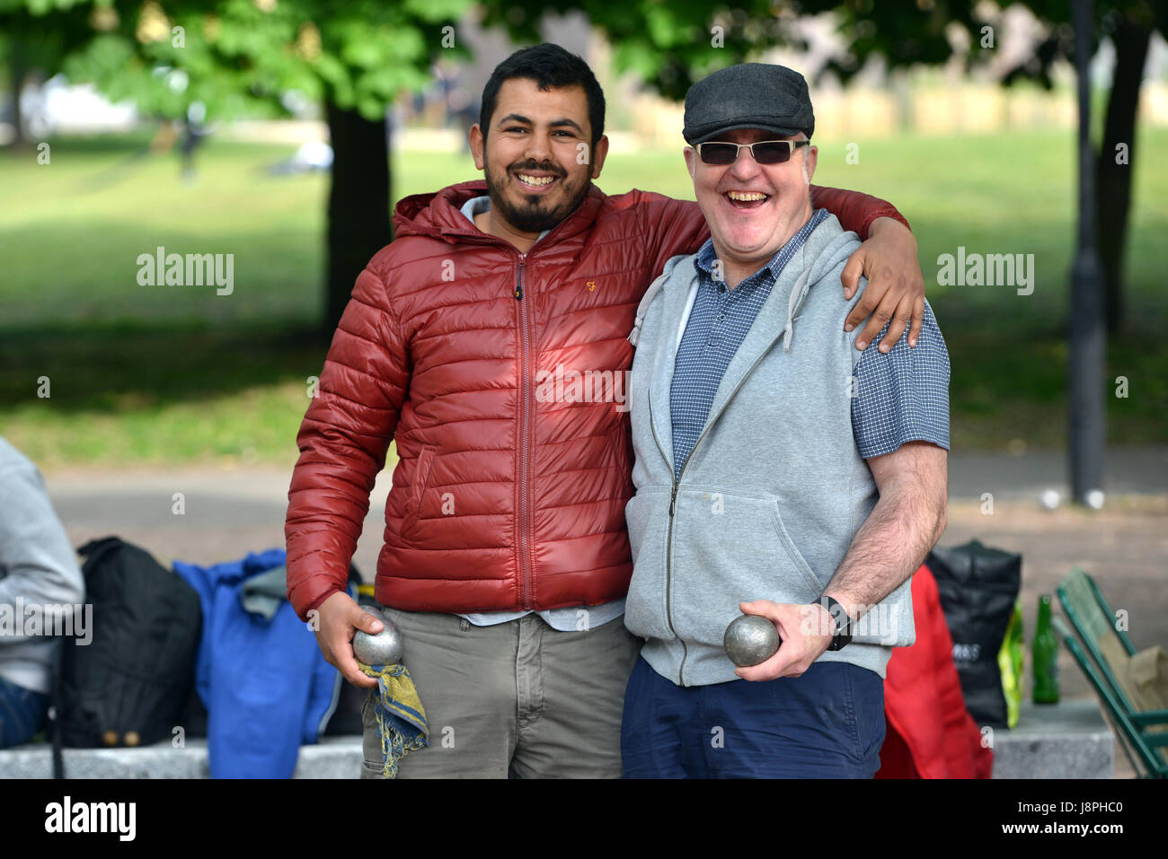 Boule in London. Menschen spielen Boule in Vauxhall Park, London. Stockfoto