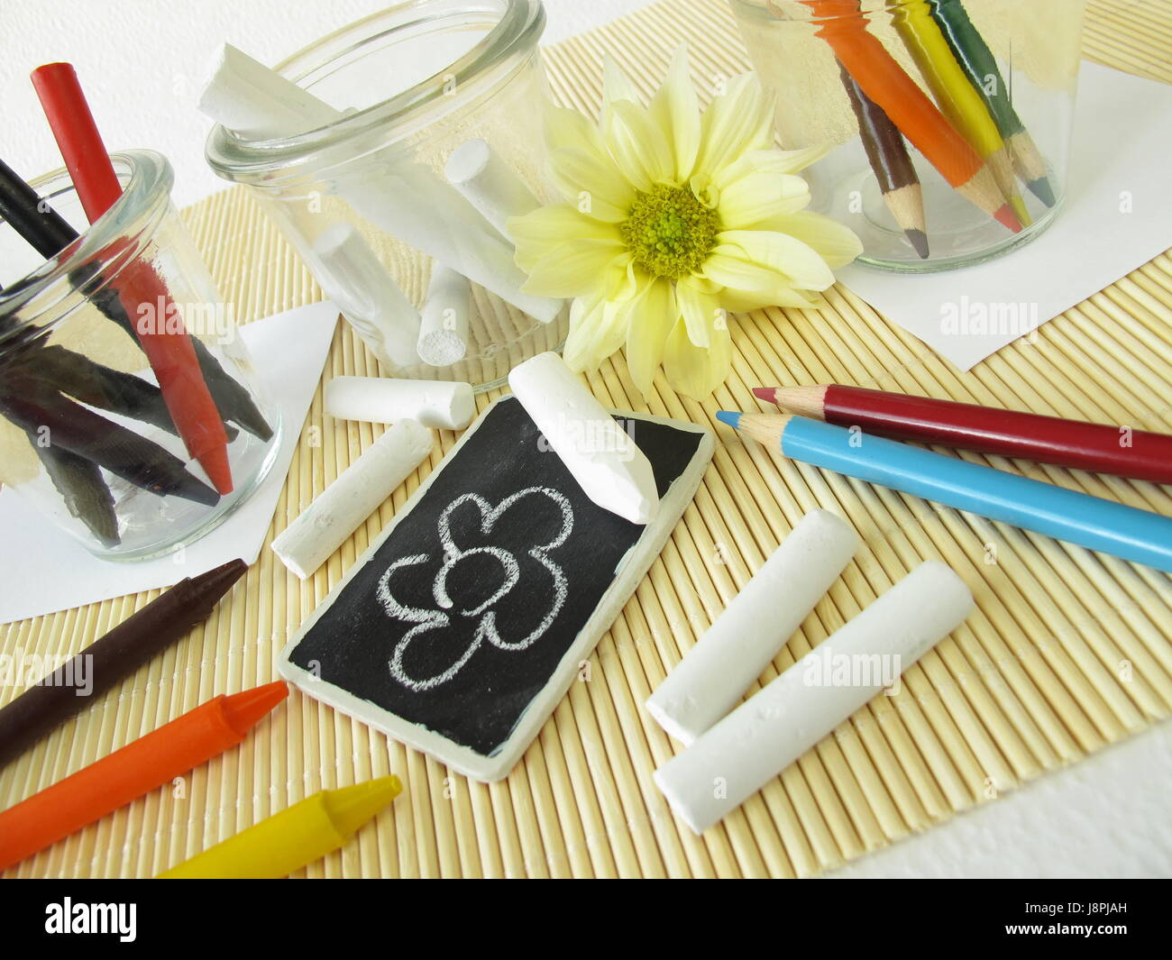 Farbe, Kreide, Buntstifte, zeichnen, Kugelschreiber, blau, Board, Blume, Pflanze, grün, Stockfoto