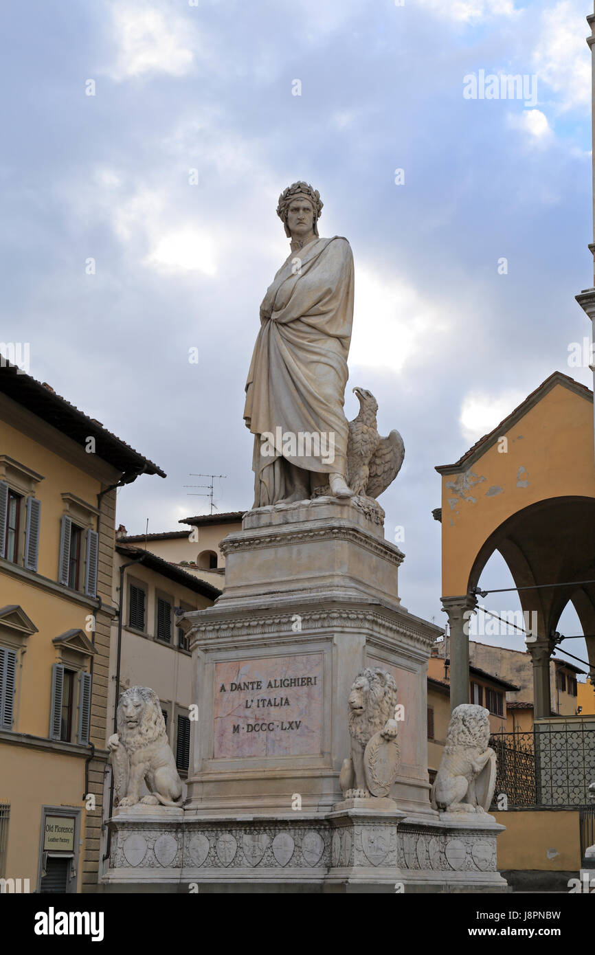Statue von Dante, Piazza di Santa Croce, Florenz, Toskana, Italien, Europa. Stockfoto