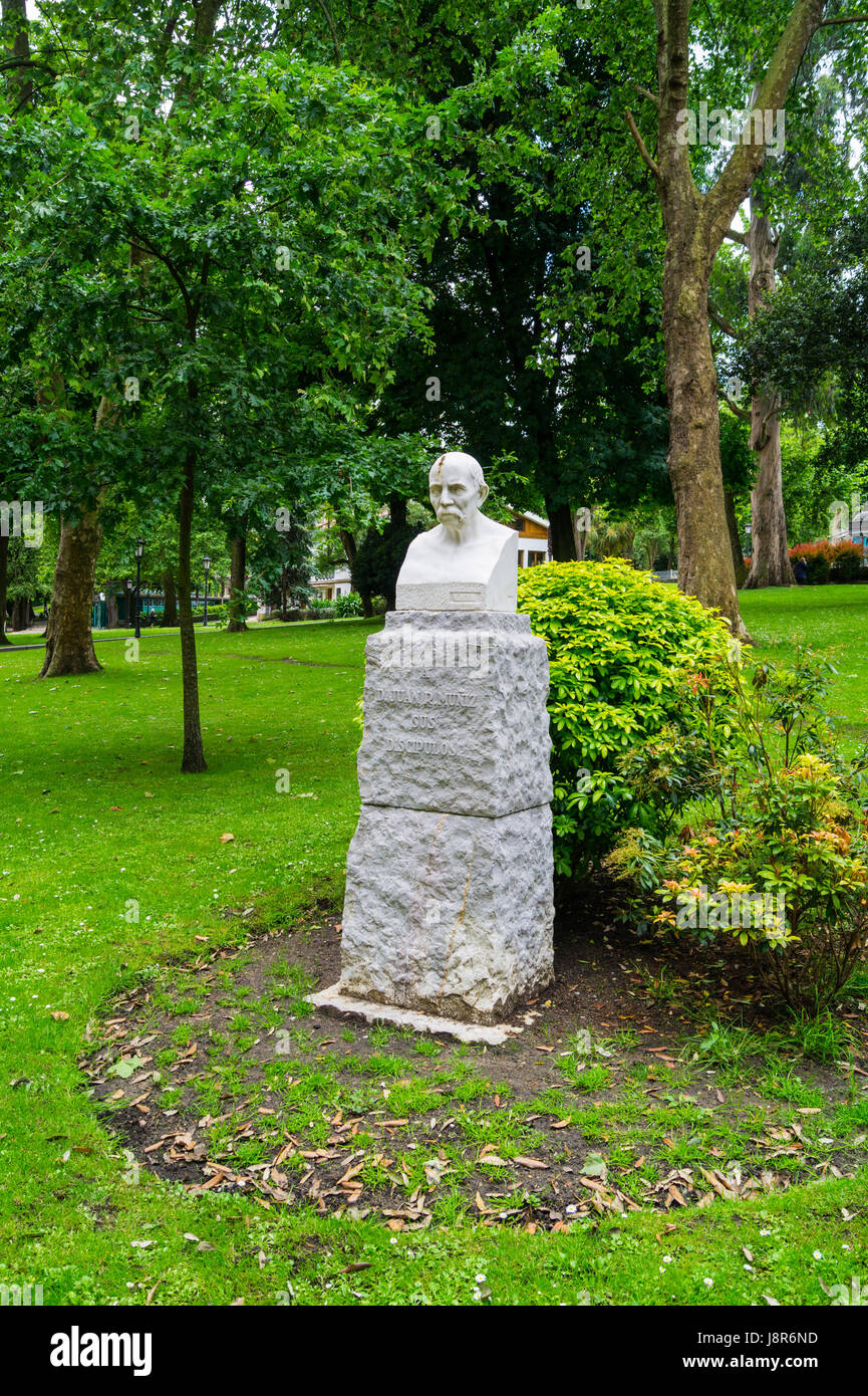 Porträtbüste von Juan Rodriguez Muniz von Victor Hevia Granda, 1927, Campo San Francisco, Oviedo Asturien Spanien Stockfoto Porträtbüste von Juan Rodriguez Muniz von Victor Hevia Granda, 1927, Campo San Francisco, Oviedo Asturien Spanien Stockfoto
