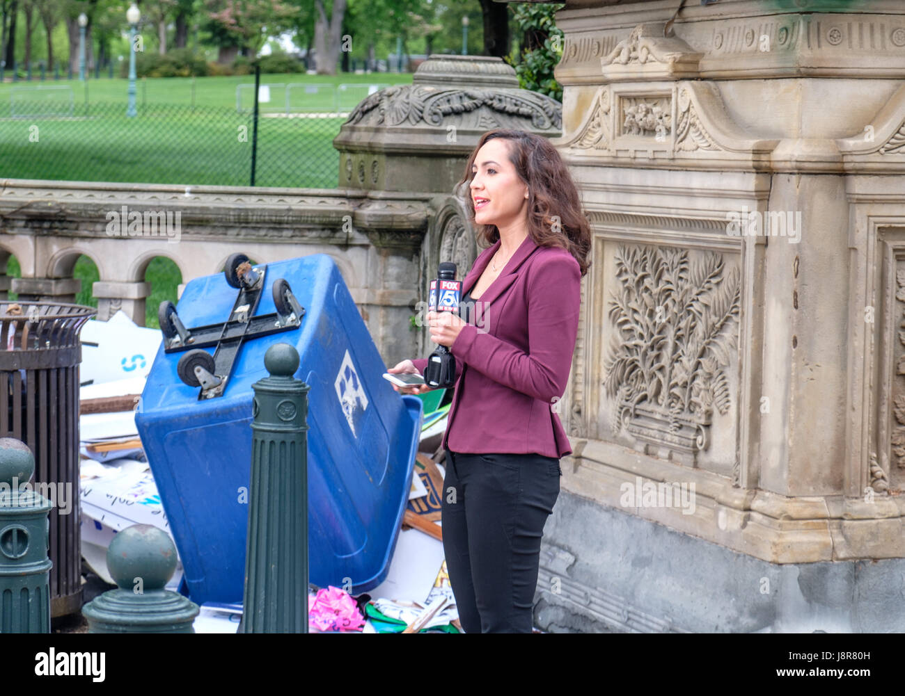 Fox News-Reporter nach dem Marsch zur Wissenschaft-Rallye am Earth Day, Washington DC, USA, 22. April 2017 Rundfunk. Stockfoto