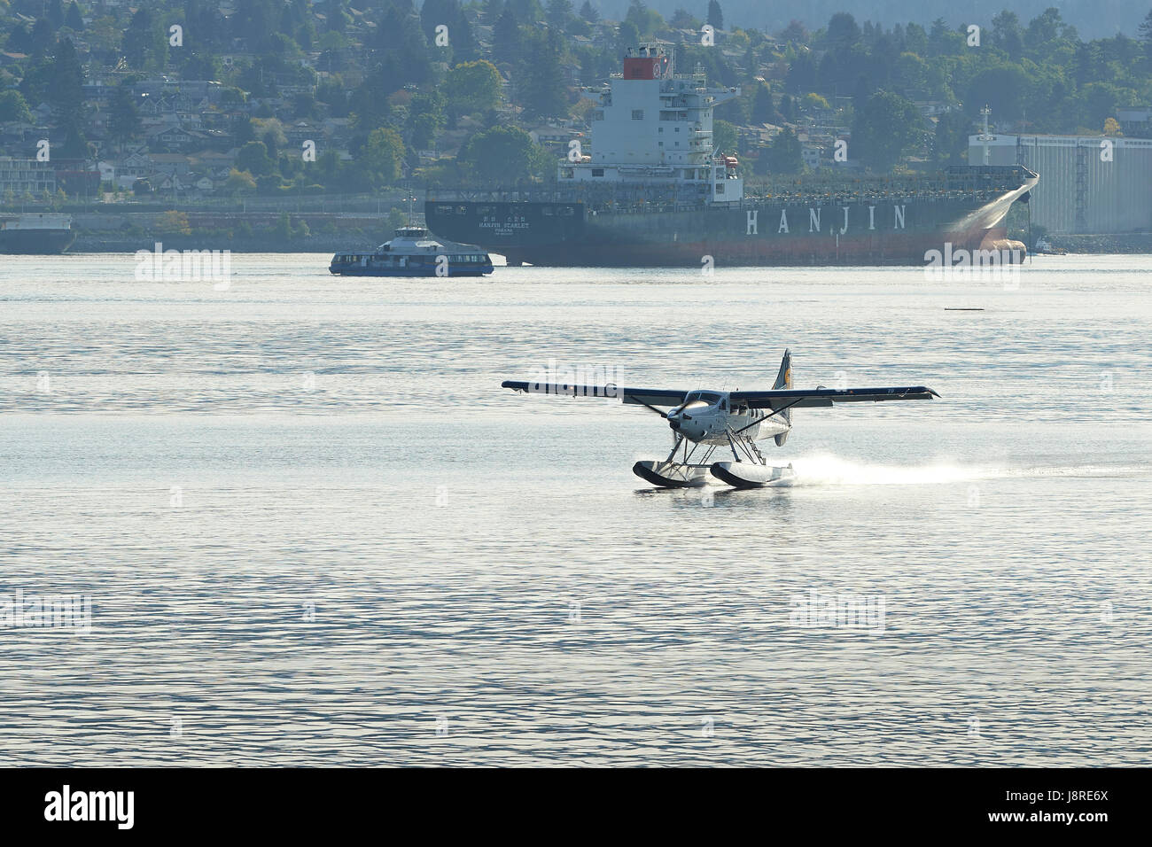 Saltspring Luft, (Harbour Air Wasserflugzeuge) de Havilland Canada DHC-3-T Turbo Otter Wasserflugzeug landen in Vancouver Hafen Flug Centre, BC, Kanada. Stockfoto