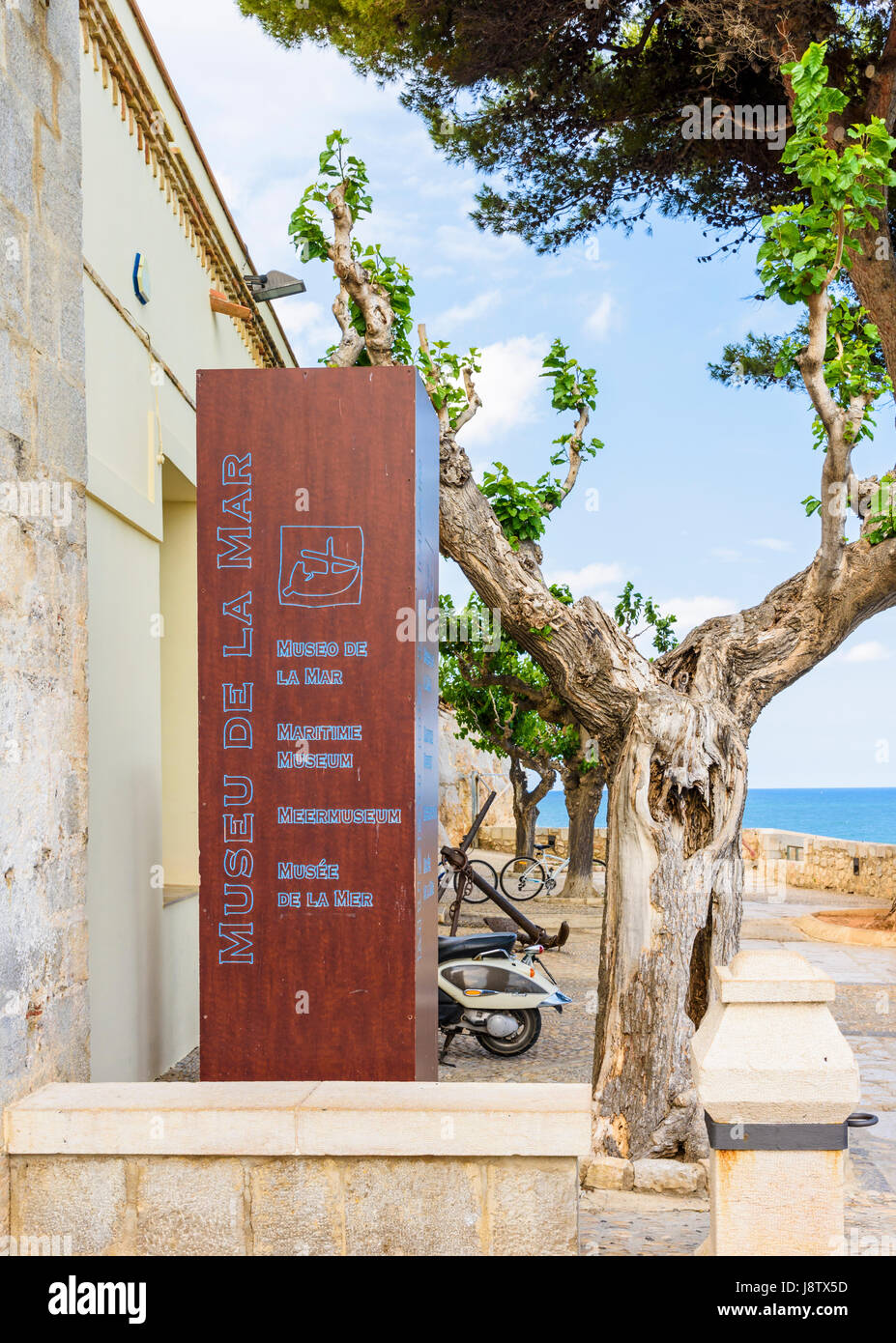 Museu De La Mar – Maritime Museum, mit Blick auf das Meer bei Prinzen Bastion in der Altstadt, Peniscola, Spanien Stockfoto