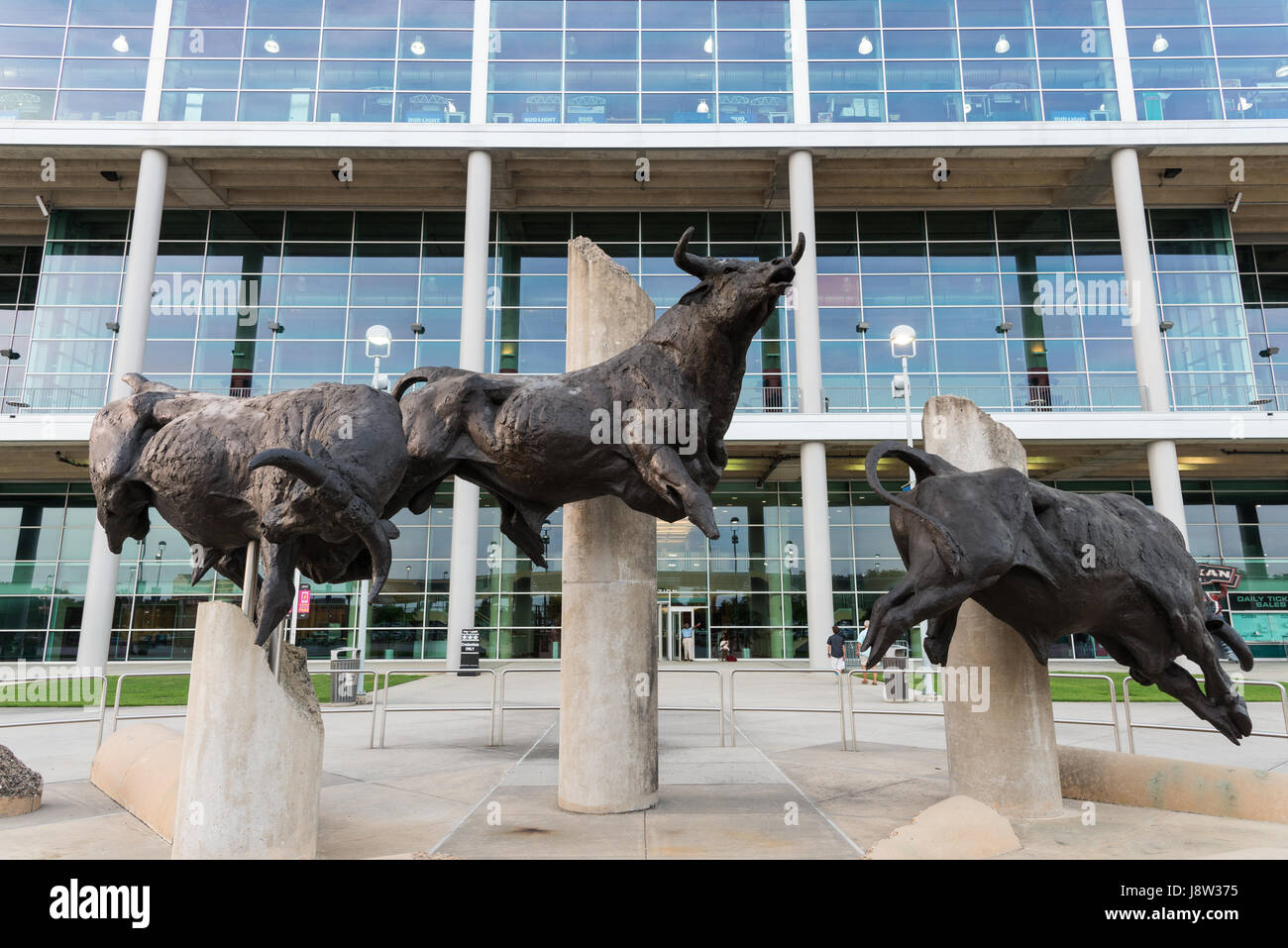 Die Bullen laufen Skulpturen vor dem NRG Stadion, Houston, Texas, USA. Stockfoto