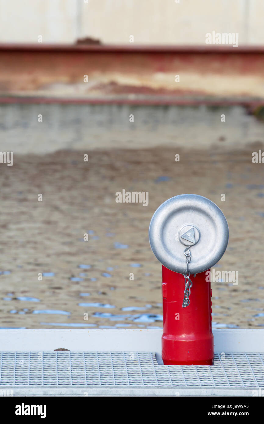 Fireplug, Kette, Rückzug, Reserve, Becken, Becken, Versorgung, Wasser, Metall, Stockfoto