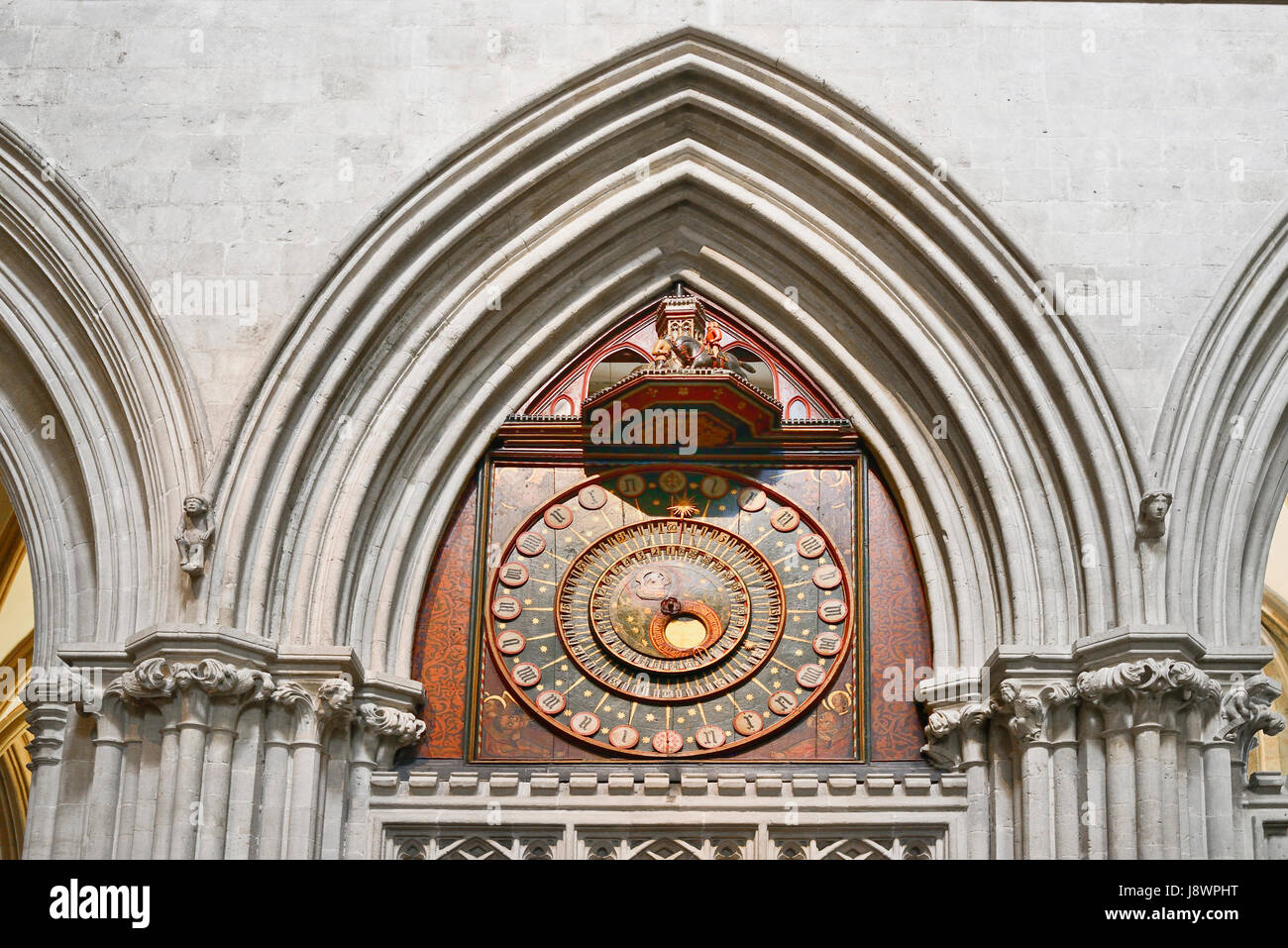 England, Somerset, Wells Cathedral, astronomische Uhr. Stockfoto