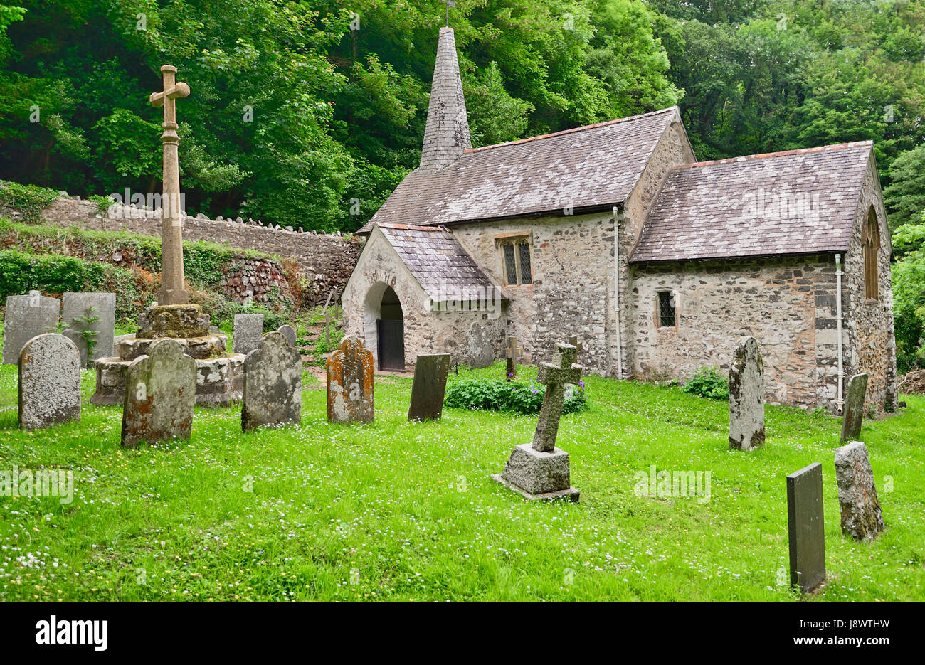 England, Somerset, Porlock Weir, St Beuno oder Culbone Kirche, eine der kleinsten Pfarrkirchen Englands. Stockfoto